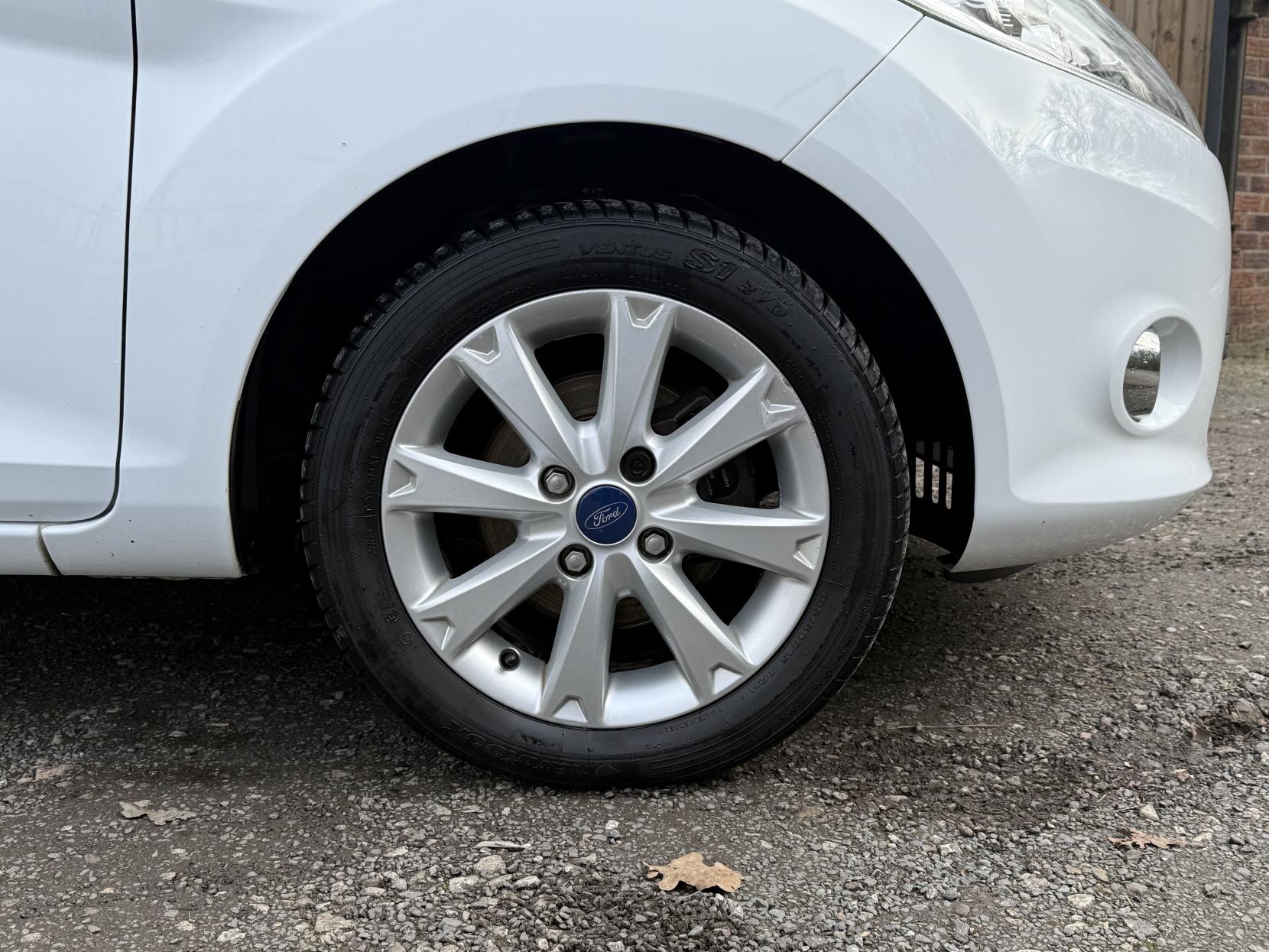 Ford Fiesta 1.25 Zetec Hatchback 3dr Petrol Manual (129 g/km, 81 bhp)