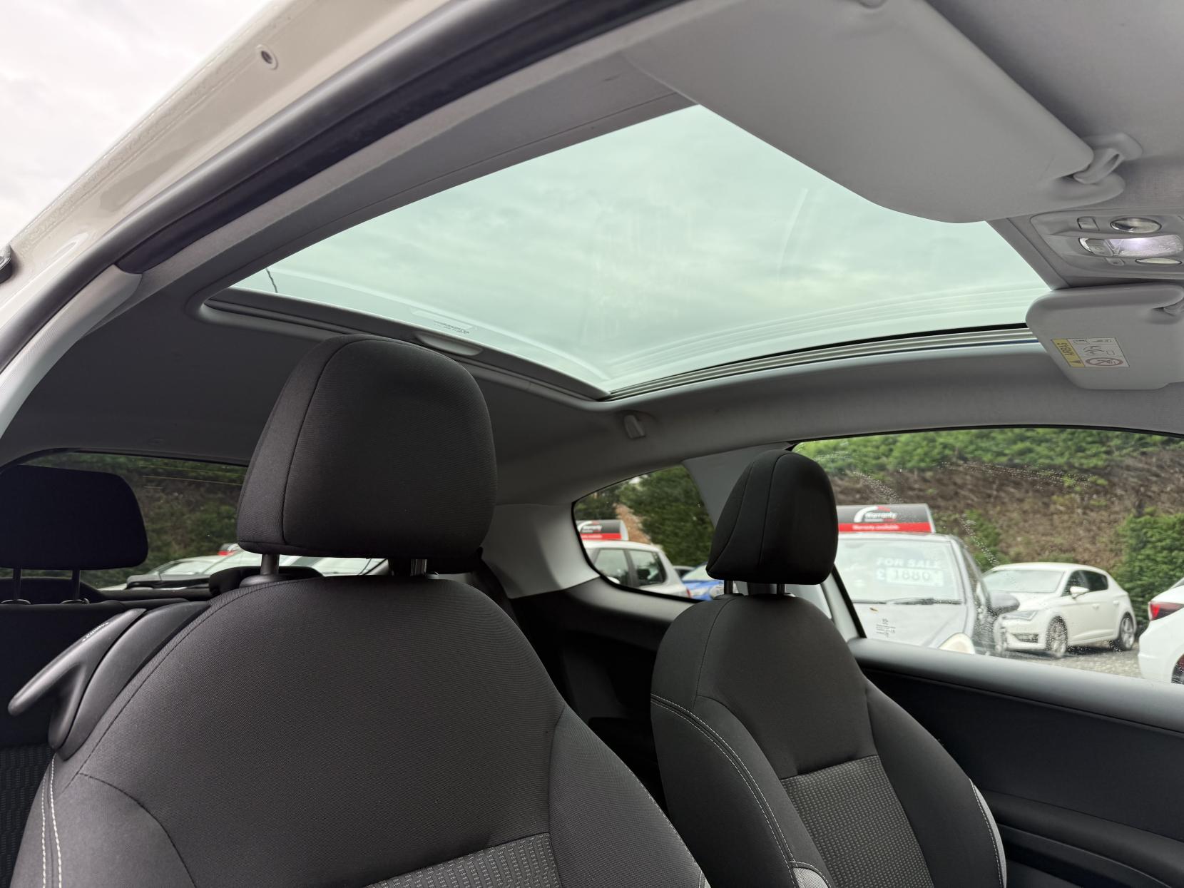 Peugeot 208 1.2 VTi PureTech Style Hatchback 3dr Petrol Manual Euro 6 (82 ps)