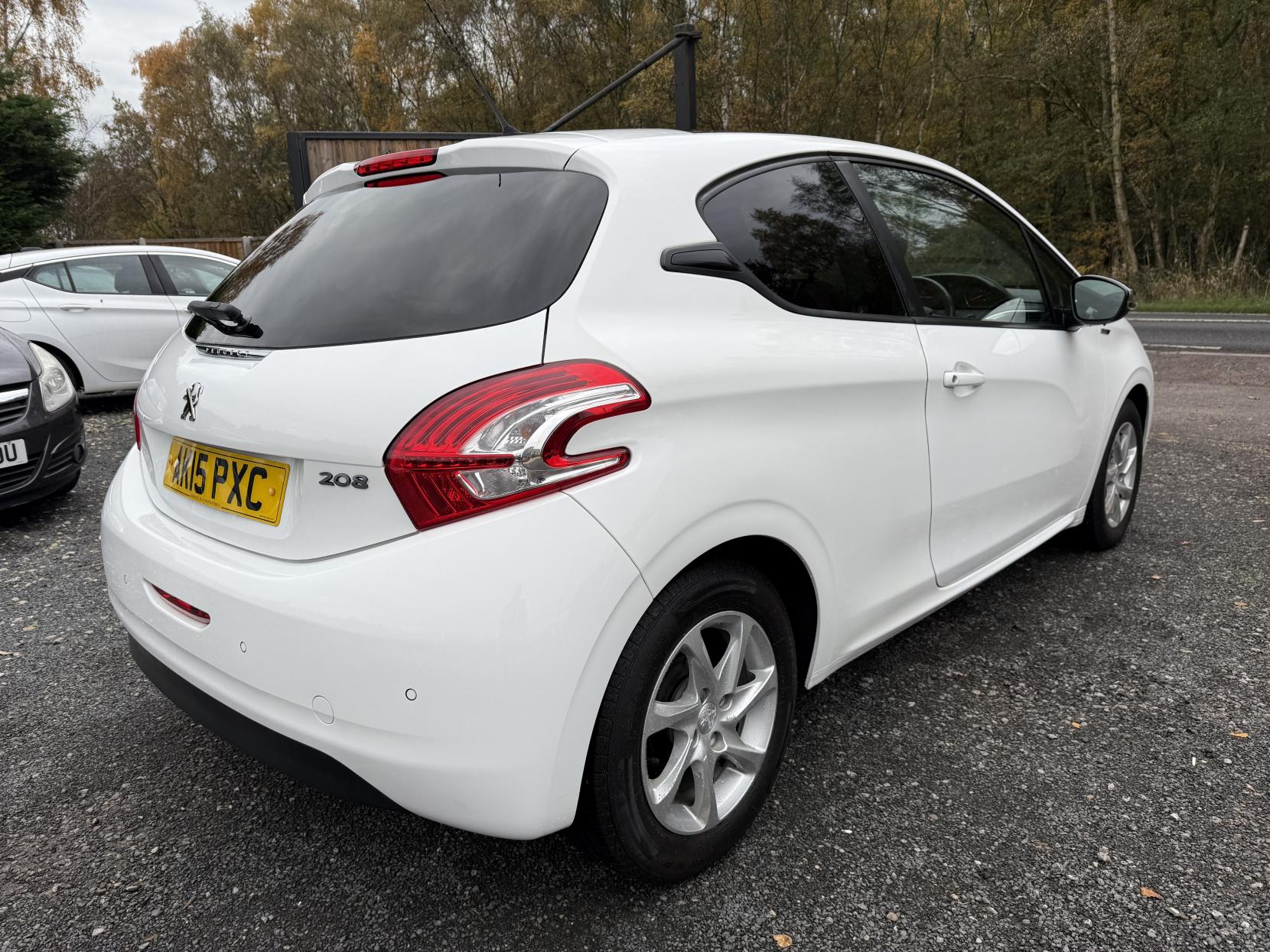 Peugeot 208 1.2 VTi PureTech Style Hatchback 3dr Petrol Manual Euro 6 (82 ps)