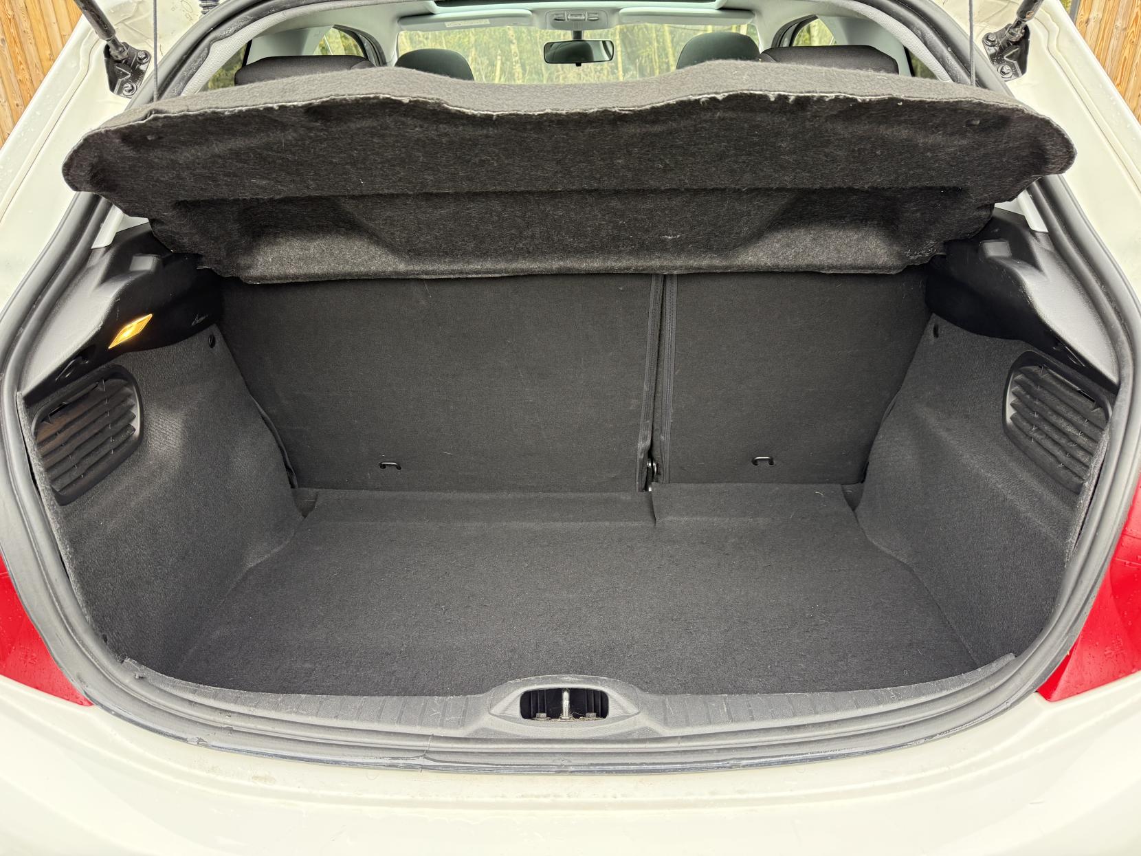 Peugeot 208 1.2 VTi PureTech Style Hatchback 3dr Petrol Manual Euro 6 (82 ps)