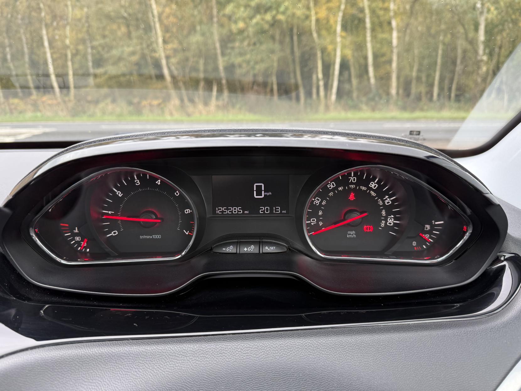 Peugeot 208 1.2 VTi PureTech Style Hatchback 3dr Petrol Manual Euro 6 (82 ps)