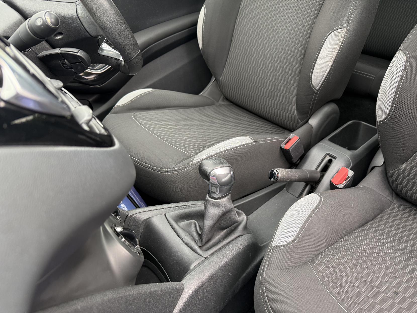 Peugeot 208 1.2 VTi PureTech Style Hatchback 3dr Petrol Manual Euro 6 (82 ps)