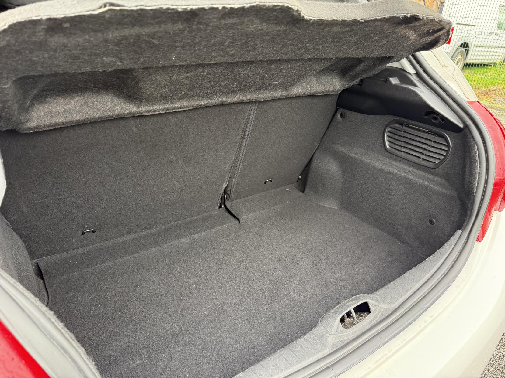 Peugeot 208 1.2 VTi PureTech Style Hatchback 3dr Petrol Manual Euro 6 (82 ps)