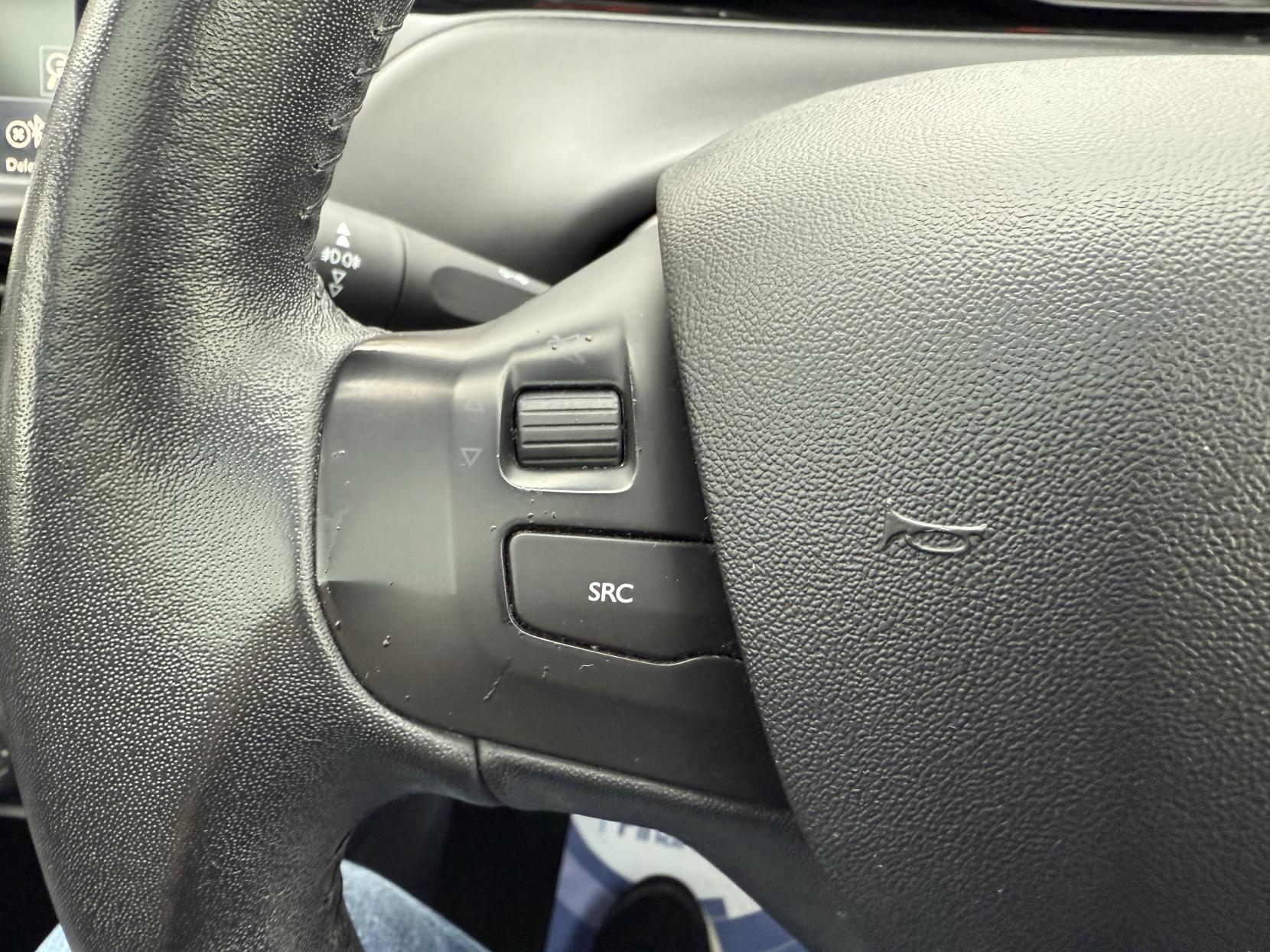 Peugeot 208 1.2 VTi PureTech Style Hatchback 3dr Petrol Manual Euro 6 (82 ps)