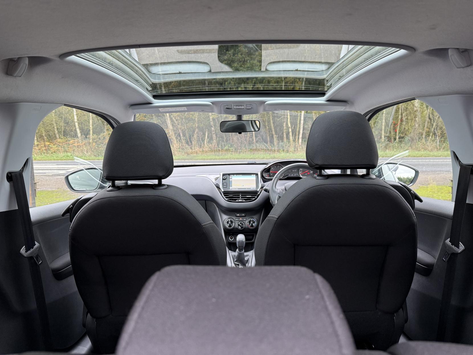 Peugeot 208 1.2 VTi PureTech Style Hatchback 3dr Petrol Manual Euro 6 (82 ps)