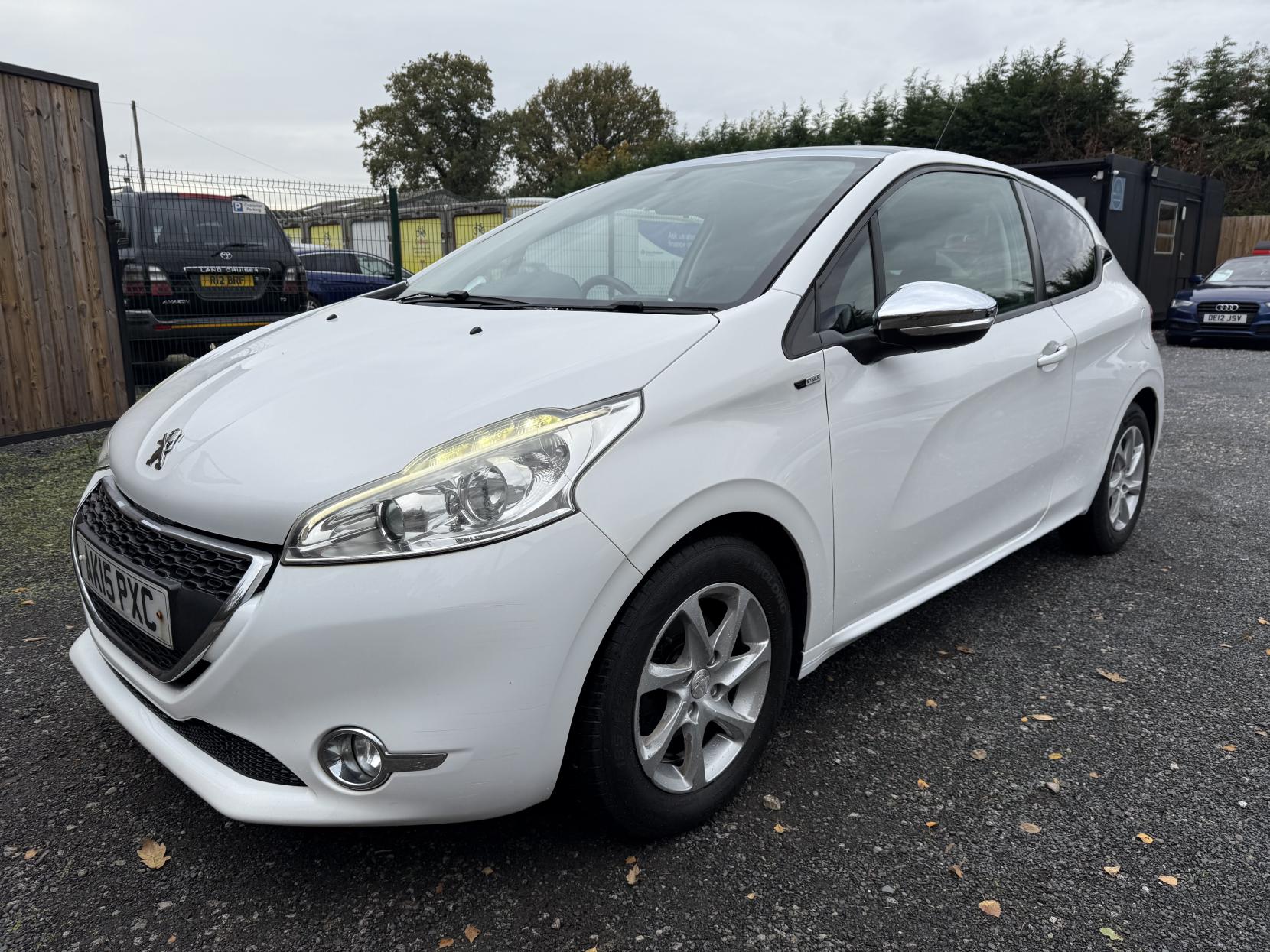 Peugeot 208 1.2 VTi PureTech Style Hatchback 3dr Petrol Manual Euro 6 (82 ps)