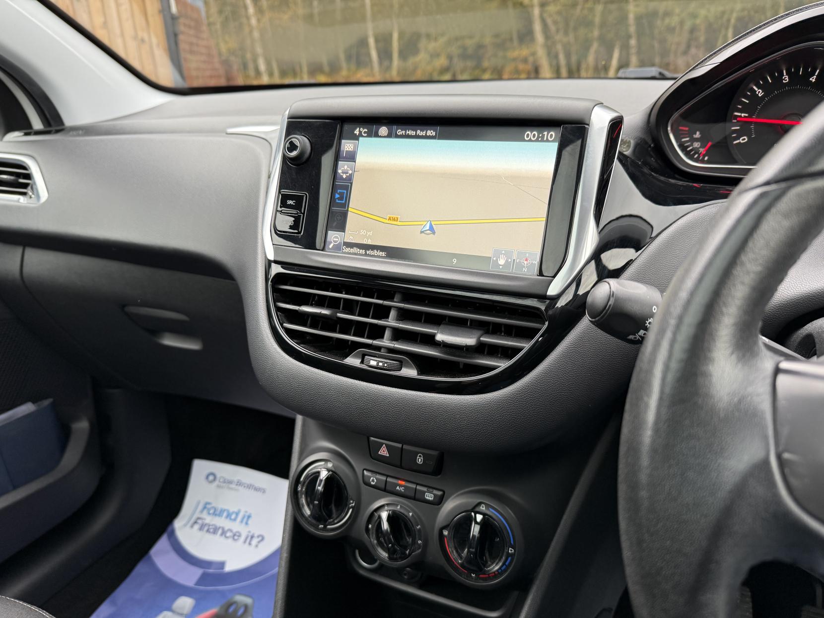 Peugeot 208 1.2 VTi PureTech Style Hatchback 3dr Petrol Manual Euro 6 (82 ps)