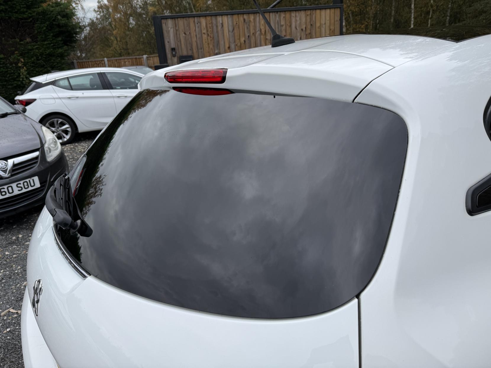 Peugeot 208 1.2 VTi PureTech Style Hatchback 3dr Petrol Manual Euro 6 (82 ps)