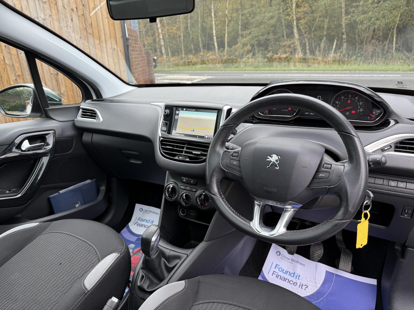 Peugeot 208 1.2 VTi PureTech Style Hatchback 3dr Petrol Manual Euro 6 (82 ps)