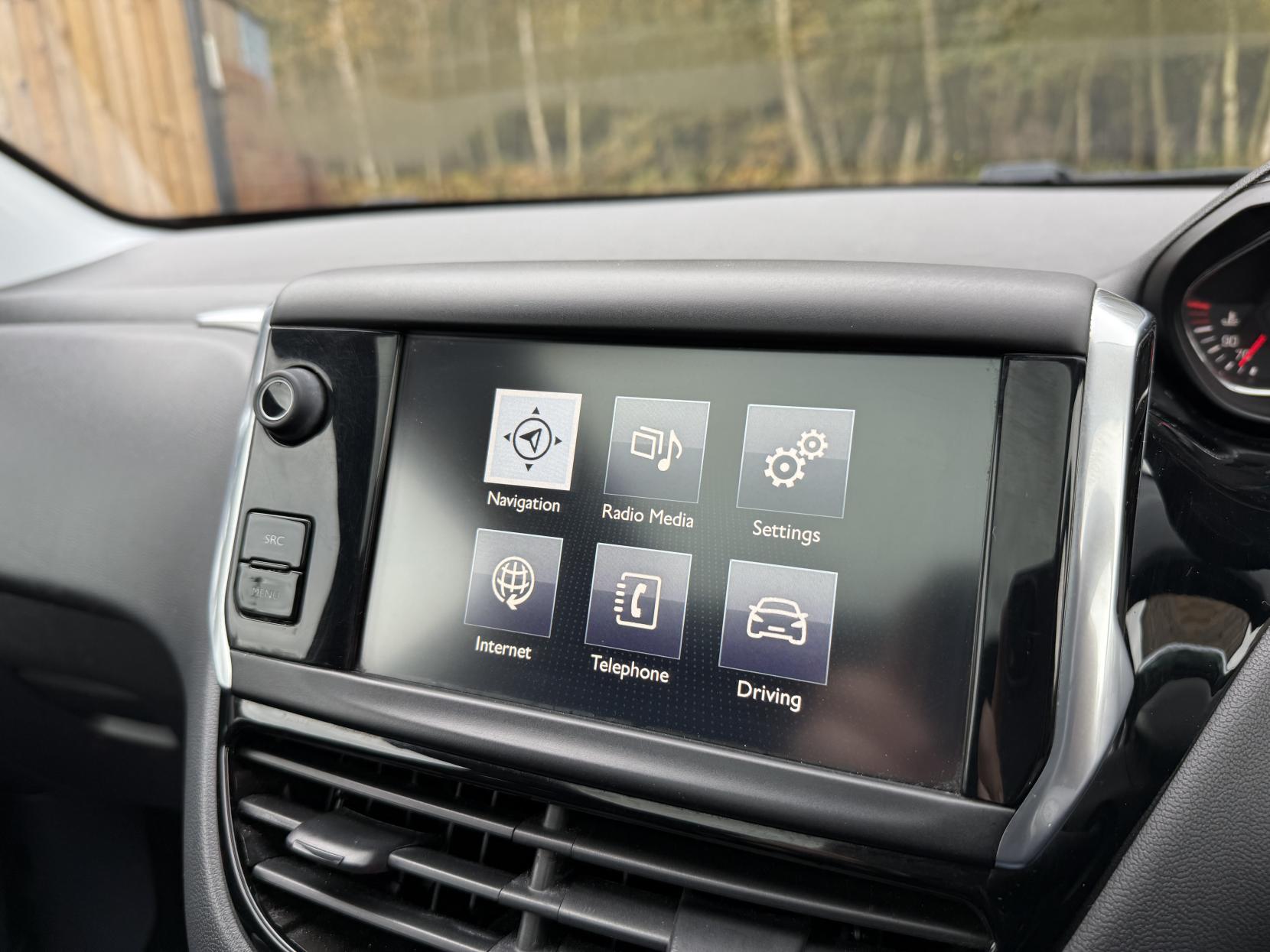 Peugeot 208 1.2 VTi PureTech Style Hatchback 3dr Petrol Manual Euro 6 (82 ps)