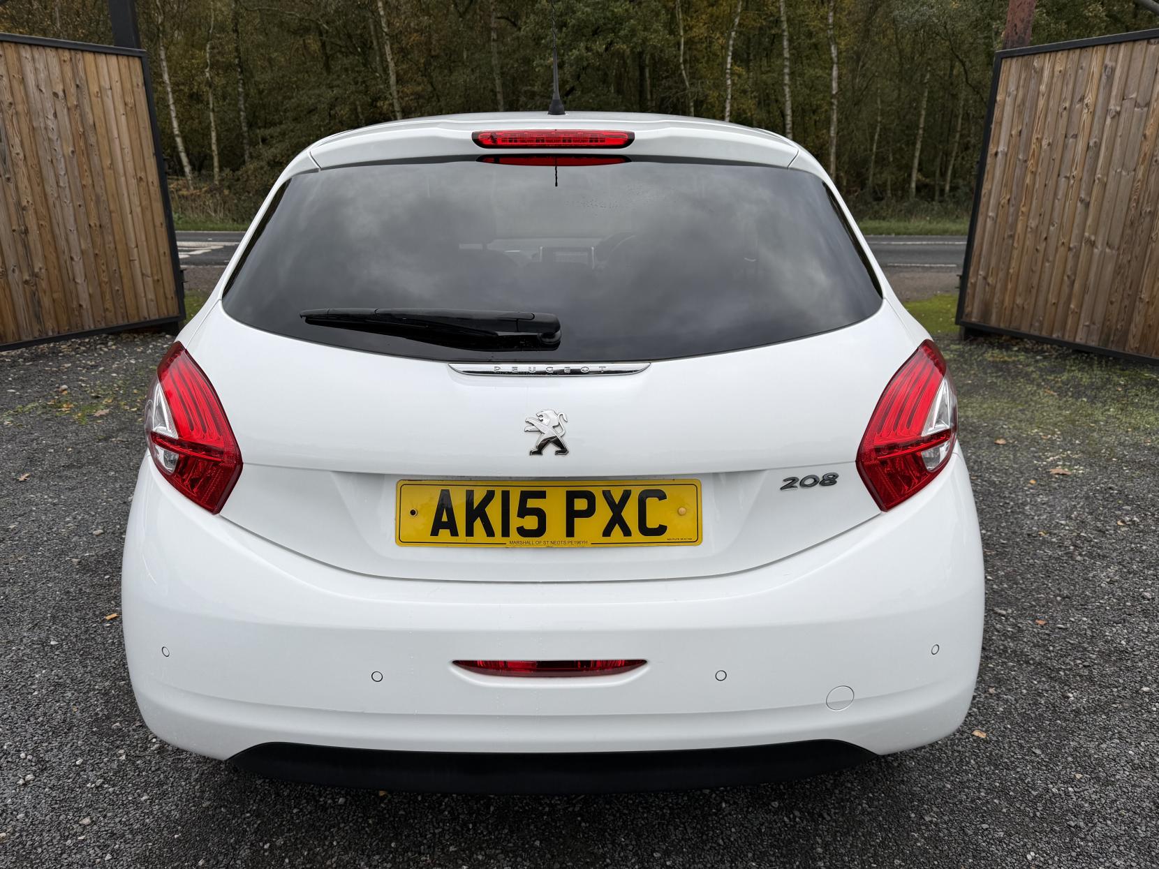Peugeot 208 1.2 VTi PureTech Style Hatchback 3dr Petrol Manual Euro 6 (82 ps)