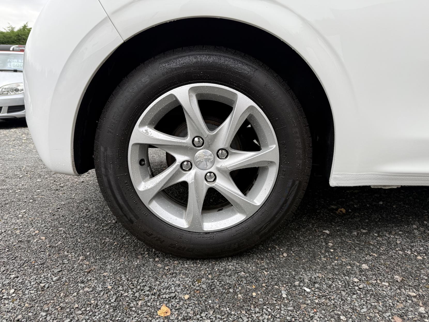 Peugeot 208 1.2 VTi PureTech Style Hatchback 3dr Petrol Manual Euro 6 (82 ps)