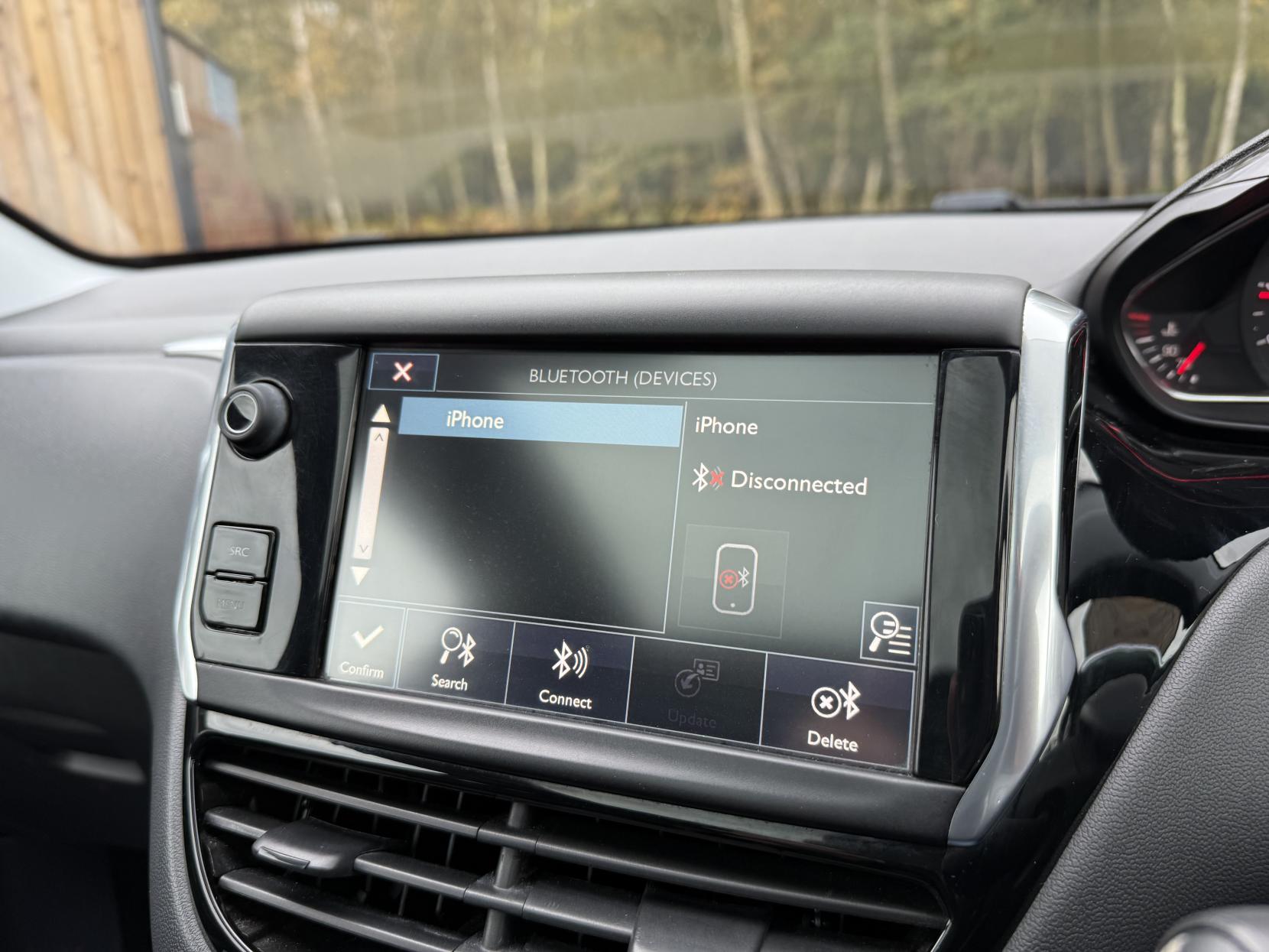 Peugeot 208 1.2 VTi PureTech Style Hatchback 3dr Petrol Manual Euro 6 (82 ps)