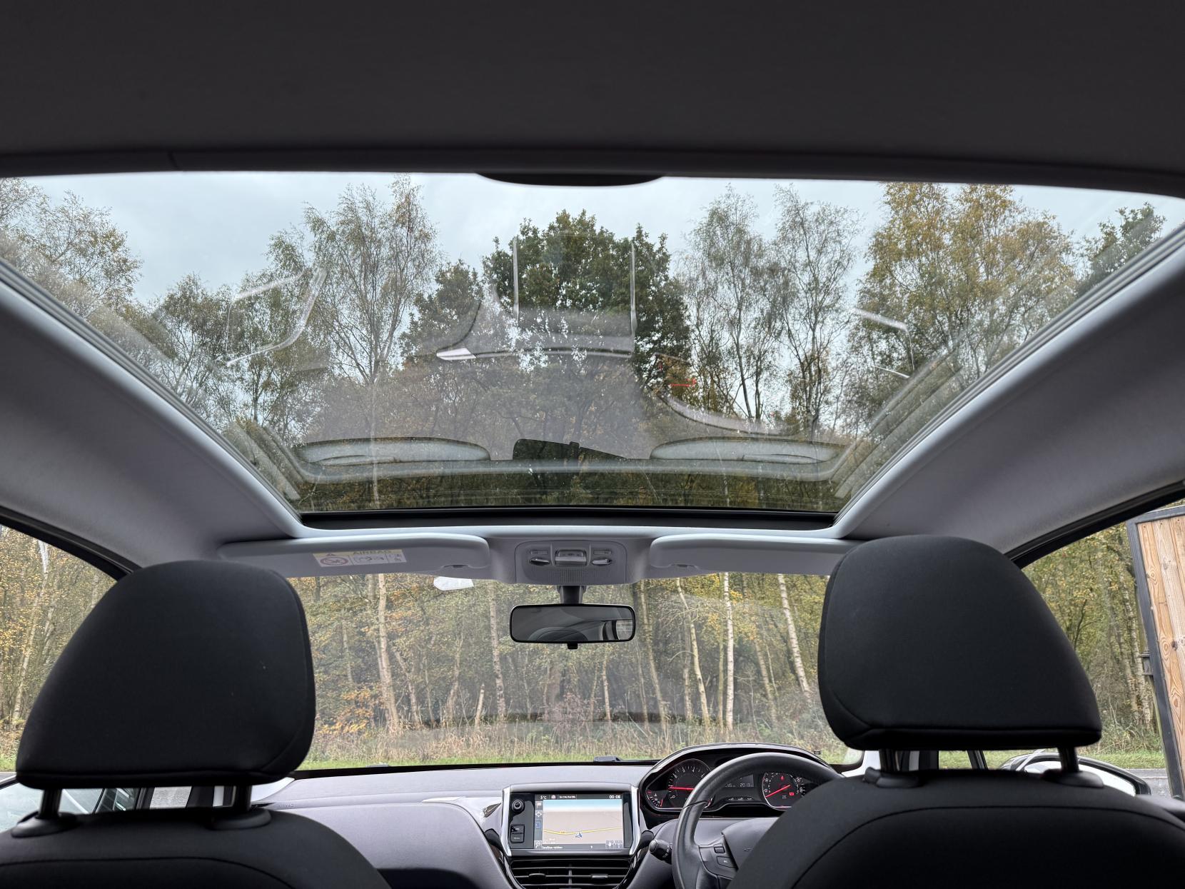 Peugeot 208 1.2 VTi PureTech Style Hatchback 3dr Petrol Manual Euro 6 (82 ps)