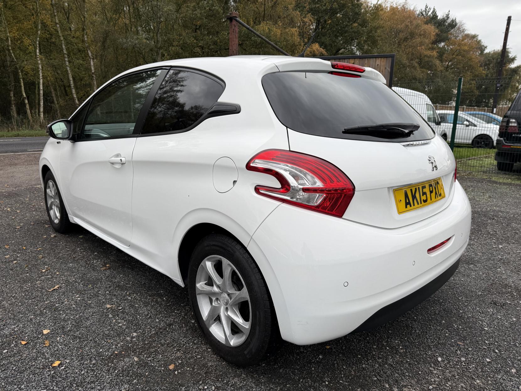 Peugeot 208 1.2 VTi PureTech Style Hatchback 3dr Petrol Manual Euro 6 (82 ps)