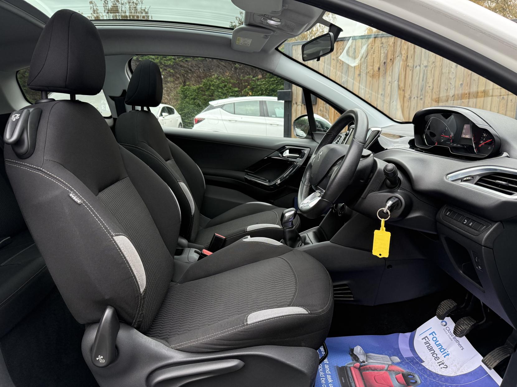 Peugeot 208 1.2 VTi PureTech Style Hatchback 3dr Petrol Manual Euro 6 (82 ps)