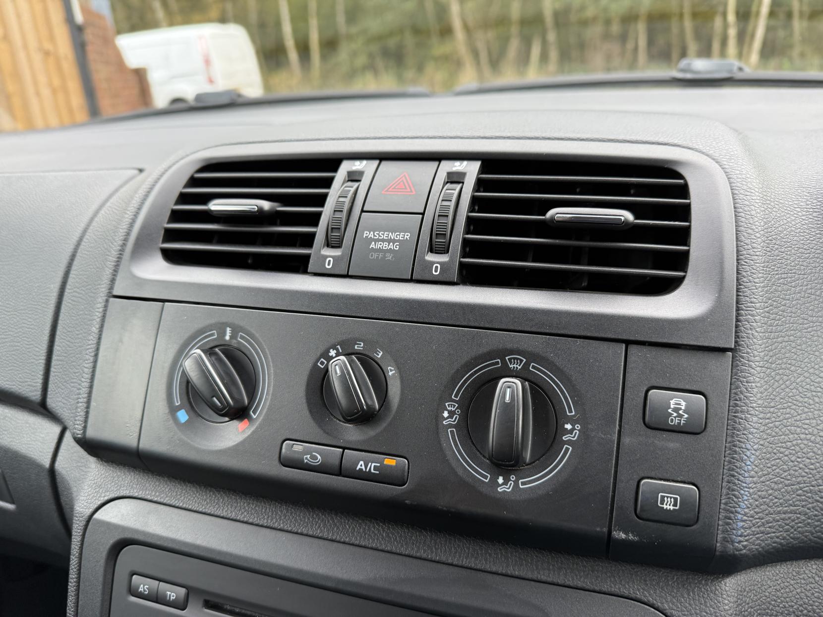 Skoda Fabia 1.2 SE Hatchback 5dr Petrol Manual Euro 5 (69 ps)