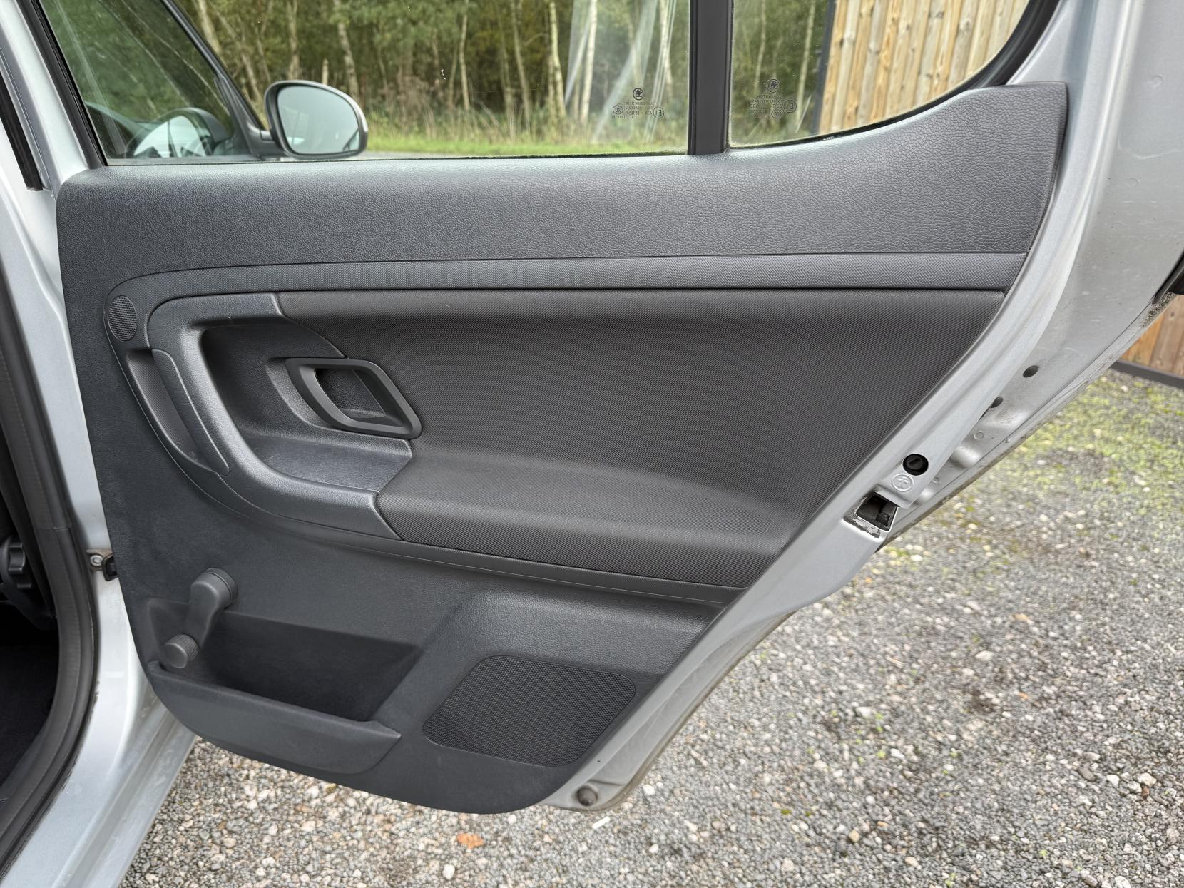 Skoda Fabia 1.2 SE Hatchback 5dr Petrol Manual Euro 5 (69 ps)