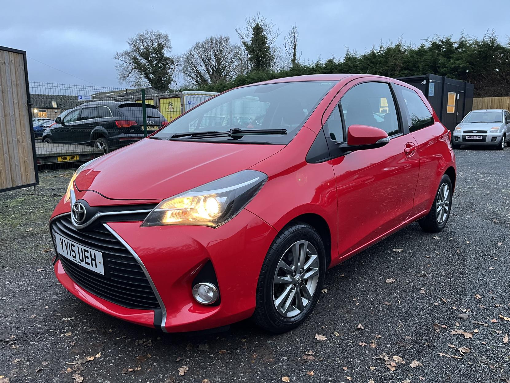 Toyota Yaris 1.0 VVT-i Icon Hatchback 3dr Petrol Manual Euro 6 (69 ps)