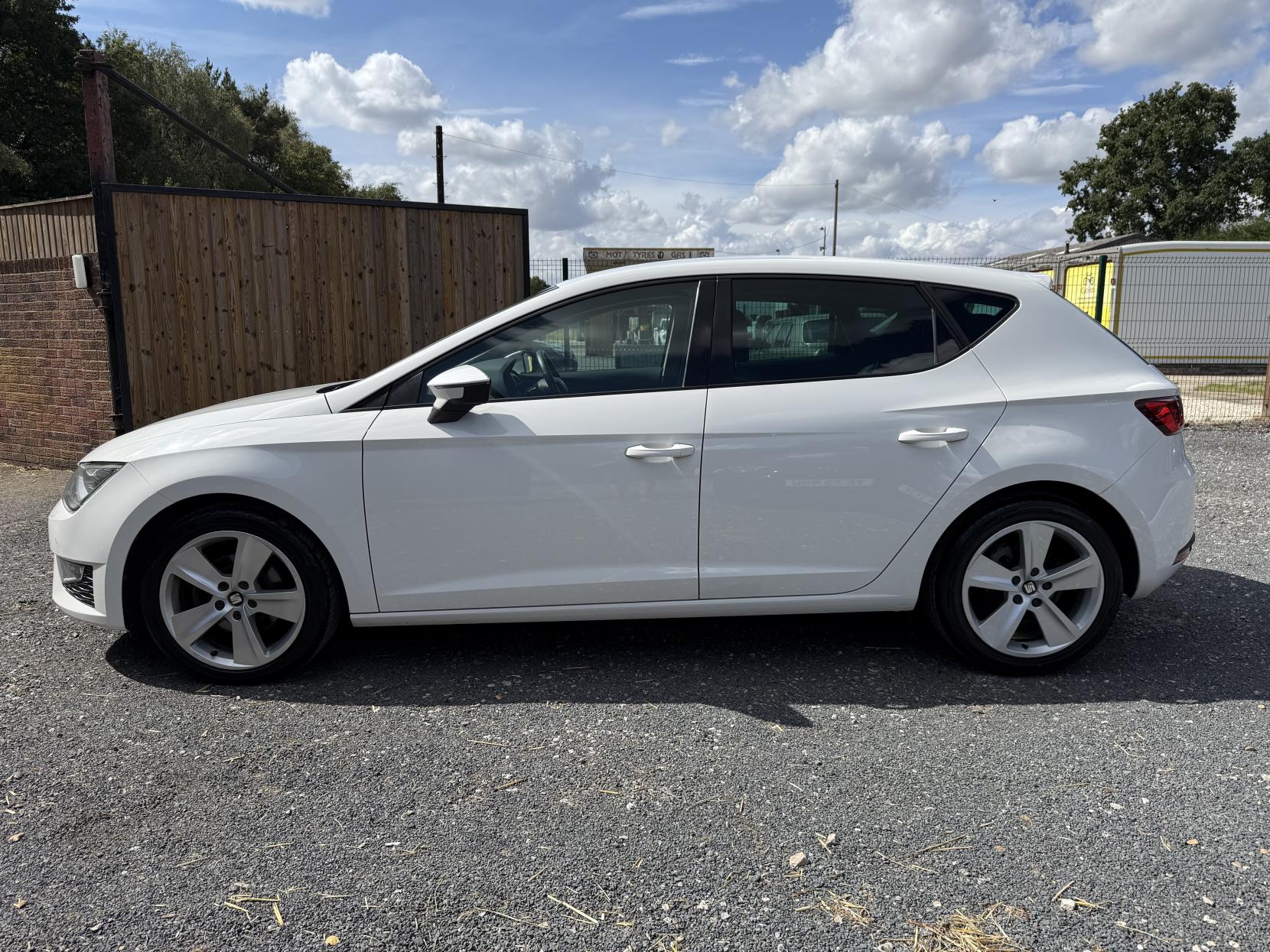 SEAT Leon 2.0 TDI CR FR Hatchback 5dr Diesel Manual Euro 5 (s/s) (150 ps)