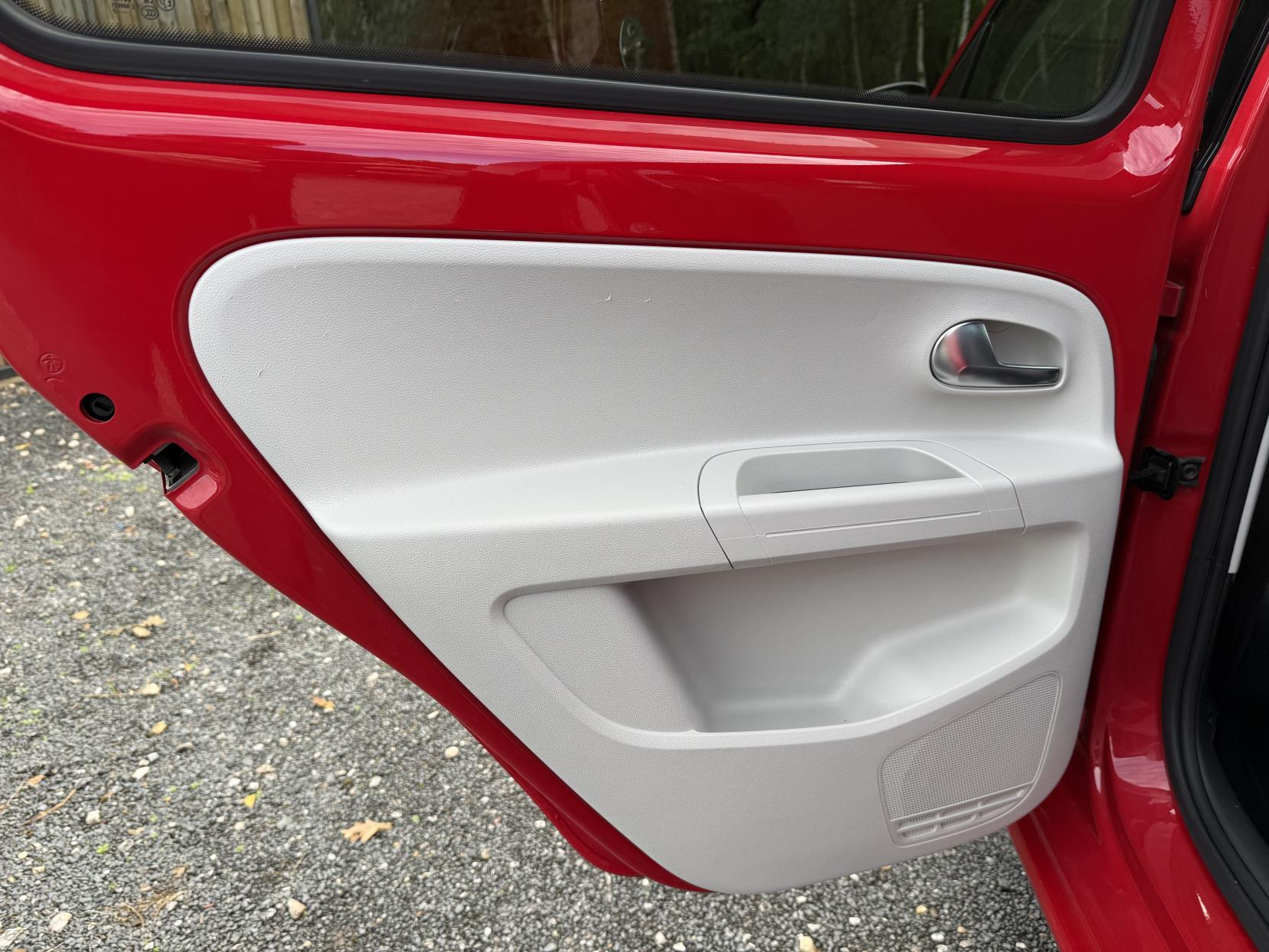 Volkswagen up! 1.0 up! beats Hatchback 5dr Petrol Manual Euro 6 (60 ps)