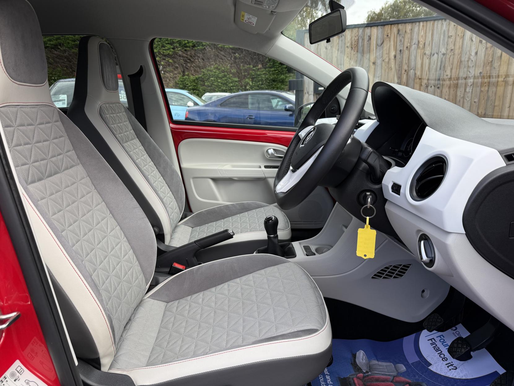 Volkswagen up! 1.0 up! beats Hatchback 5dr Petrol Manual Euro 6 (60 ps)