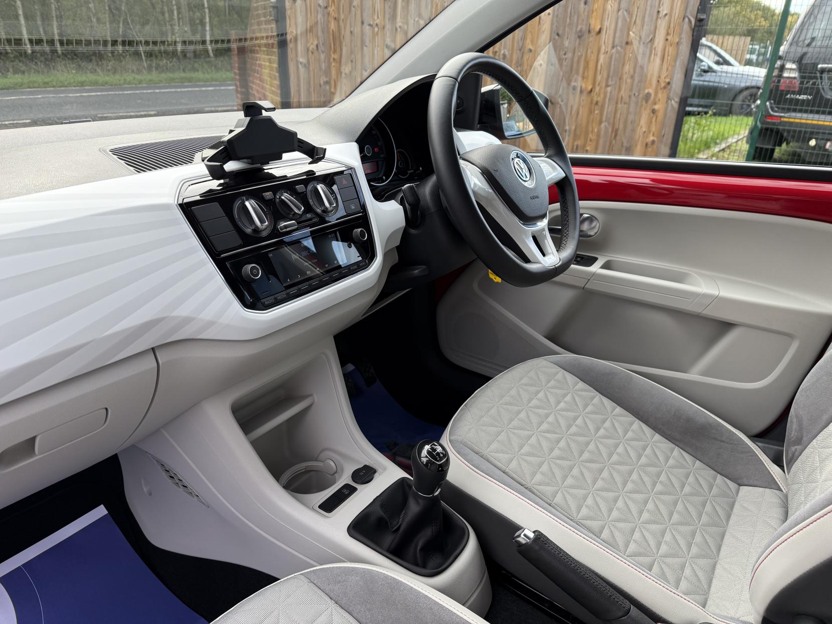 Volkswagen up! 1.0 up! beats Hatchback 5dr Petrol Manual Euro 6 (60 ps)