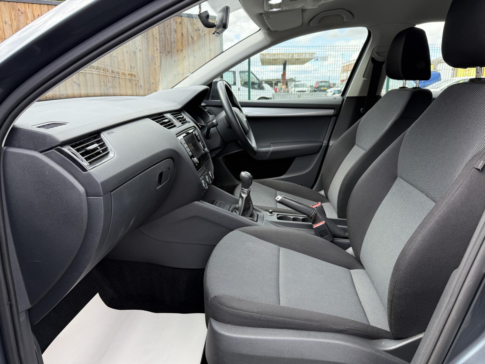 Skoda Octavia 1.6 TDI S Hatchback 5dr Diesel Manual Euro 6 (s/s) (110 ps)