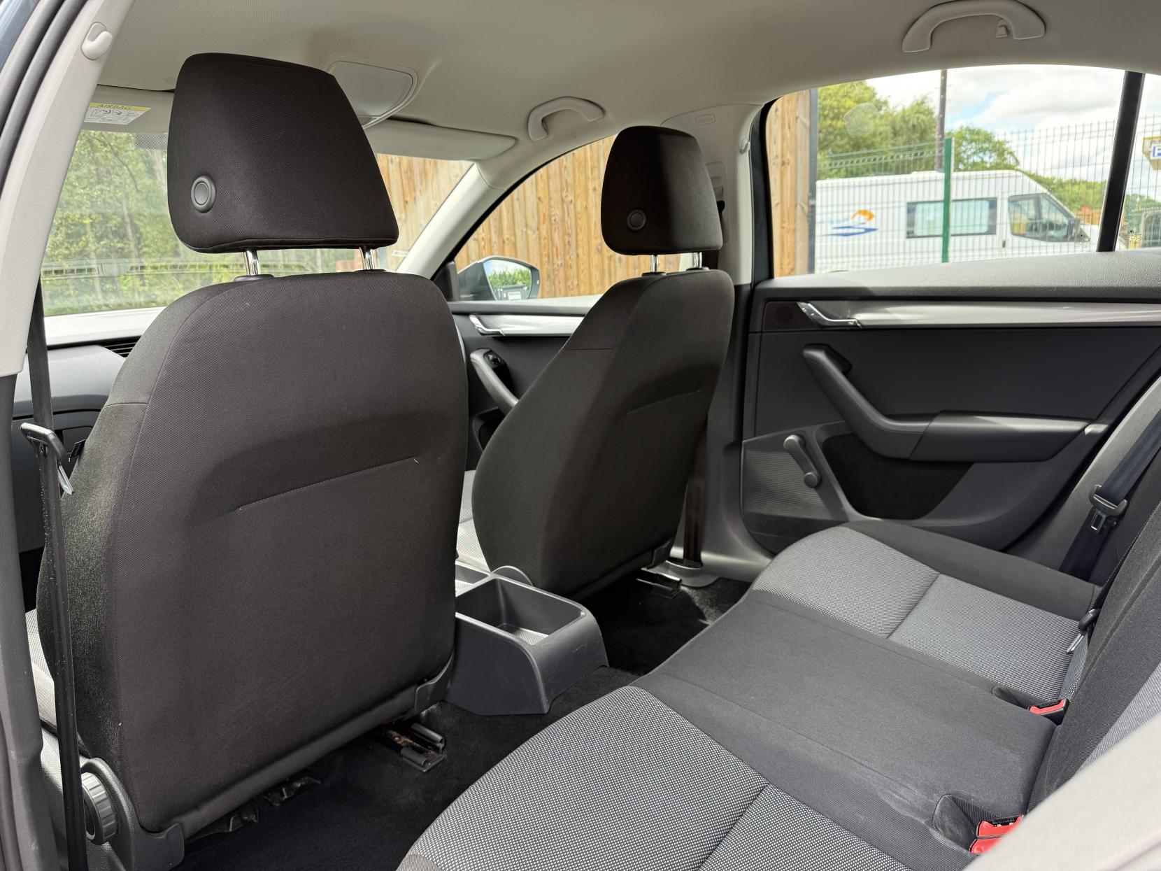 Skoda Octavia 1.6 TDI S Hatchback 5dr Diesel Manual Euro 6 (s/s) (110 ps)