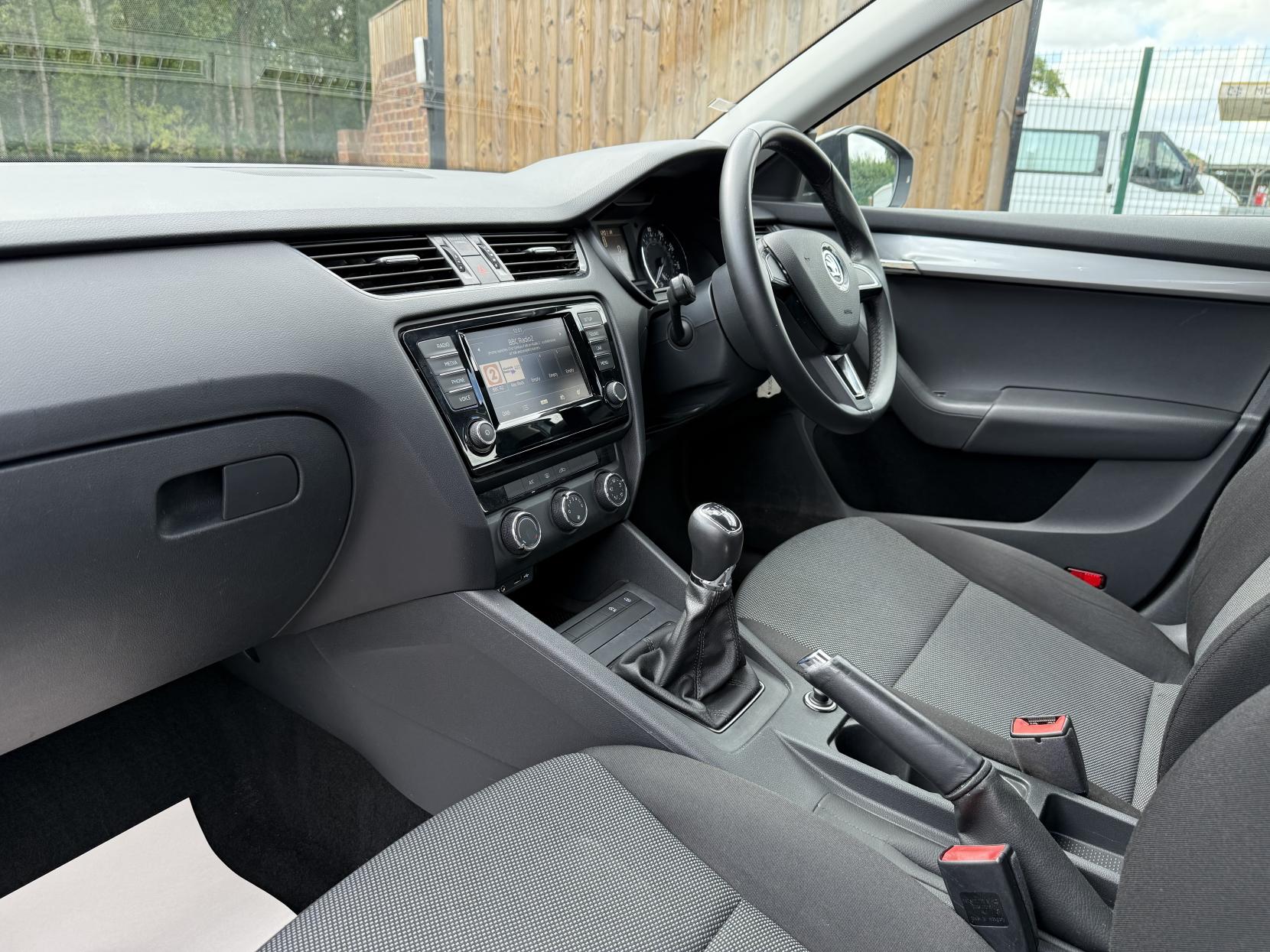 Skoda Octavia 1.6 TDI S Hatchback 5dr Diesel Manual Euro 6 (s/s) (110 ps)