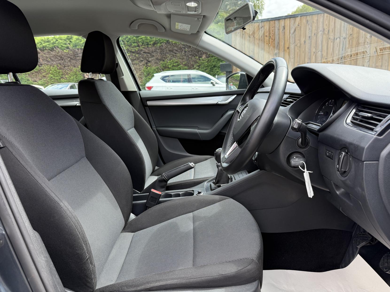 Skoda Octavia 1.6 TDI S Hatchback 5dr Diesel Manual Euro 6 (s/s) (110 ps)