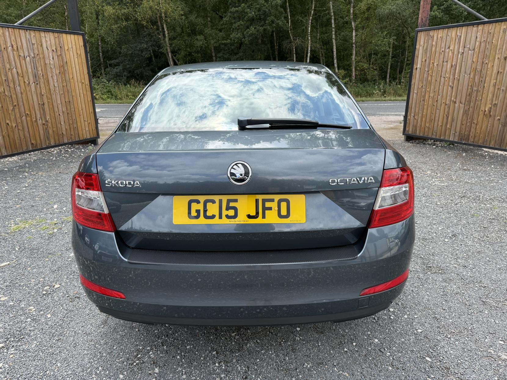 Skoda Octavia 1.6 TDI S Hatchback 5dr Diesel Manual Euro 6 (s/s) (110 ps)