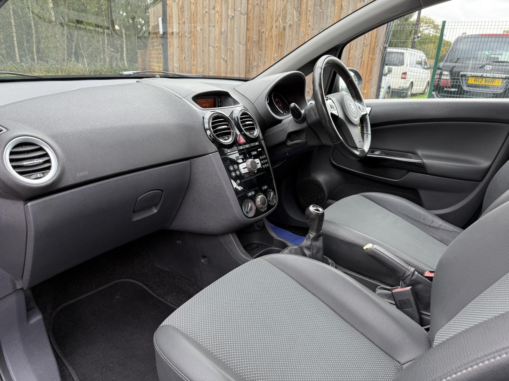 Vauxhall Corsa 1.2i 16v SE Hatchback 5dr Petrol Manual (a/c) (124 g/km, 84 bhp)