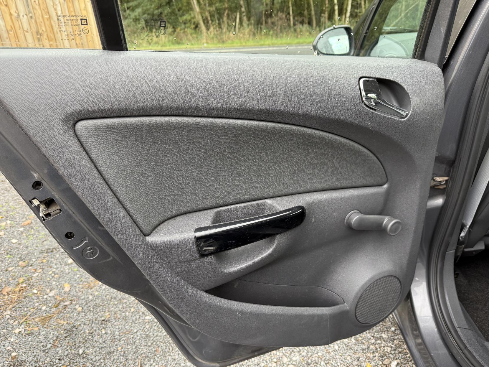 Vauxhall Corsa 1.2i 16v SE Hatchback 5dr Petrol Manual (a/c) (124 g/km, 84 bhp)