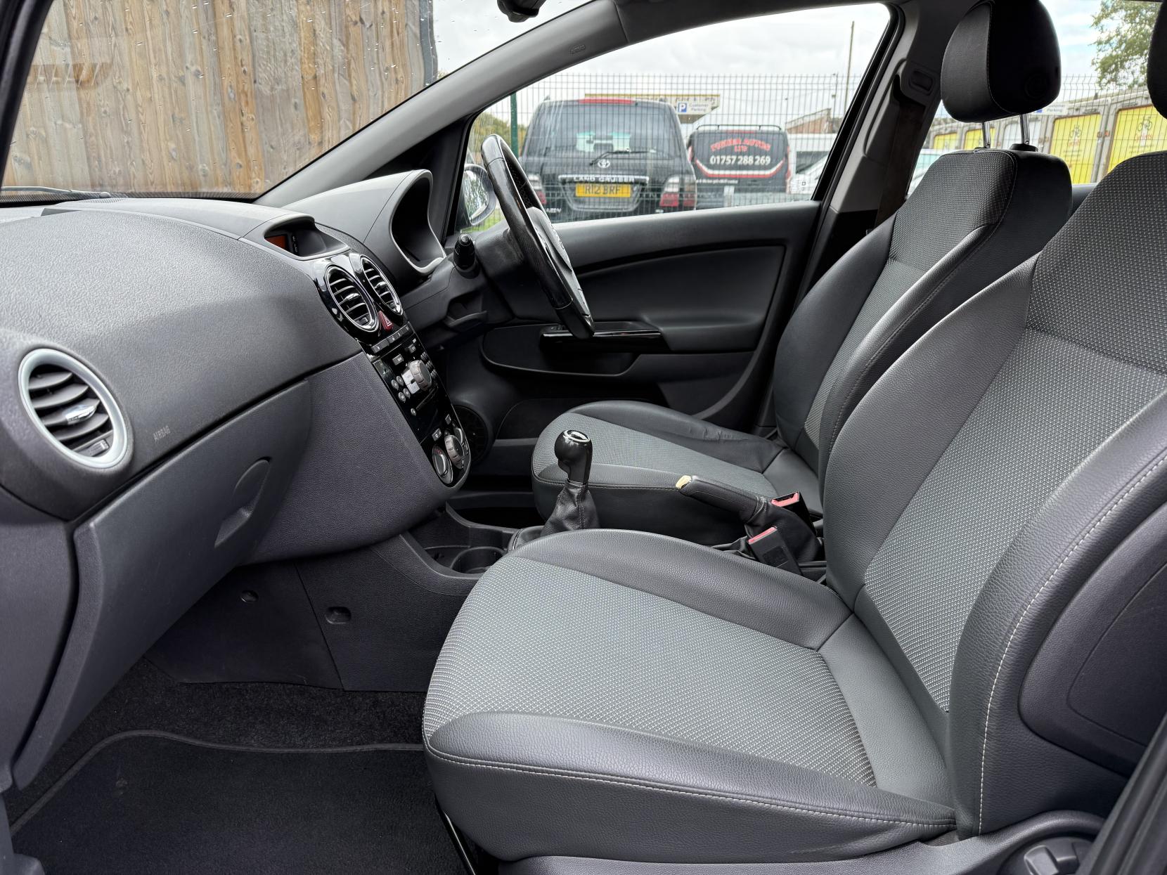 Vauxhall Corsa 1.2i 16v SE Hatchback 5dr Petrol Manual (a/c) (124 g/km, 84 bhp)