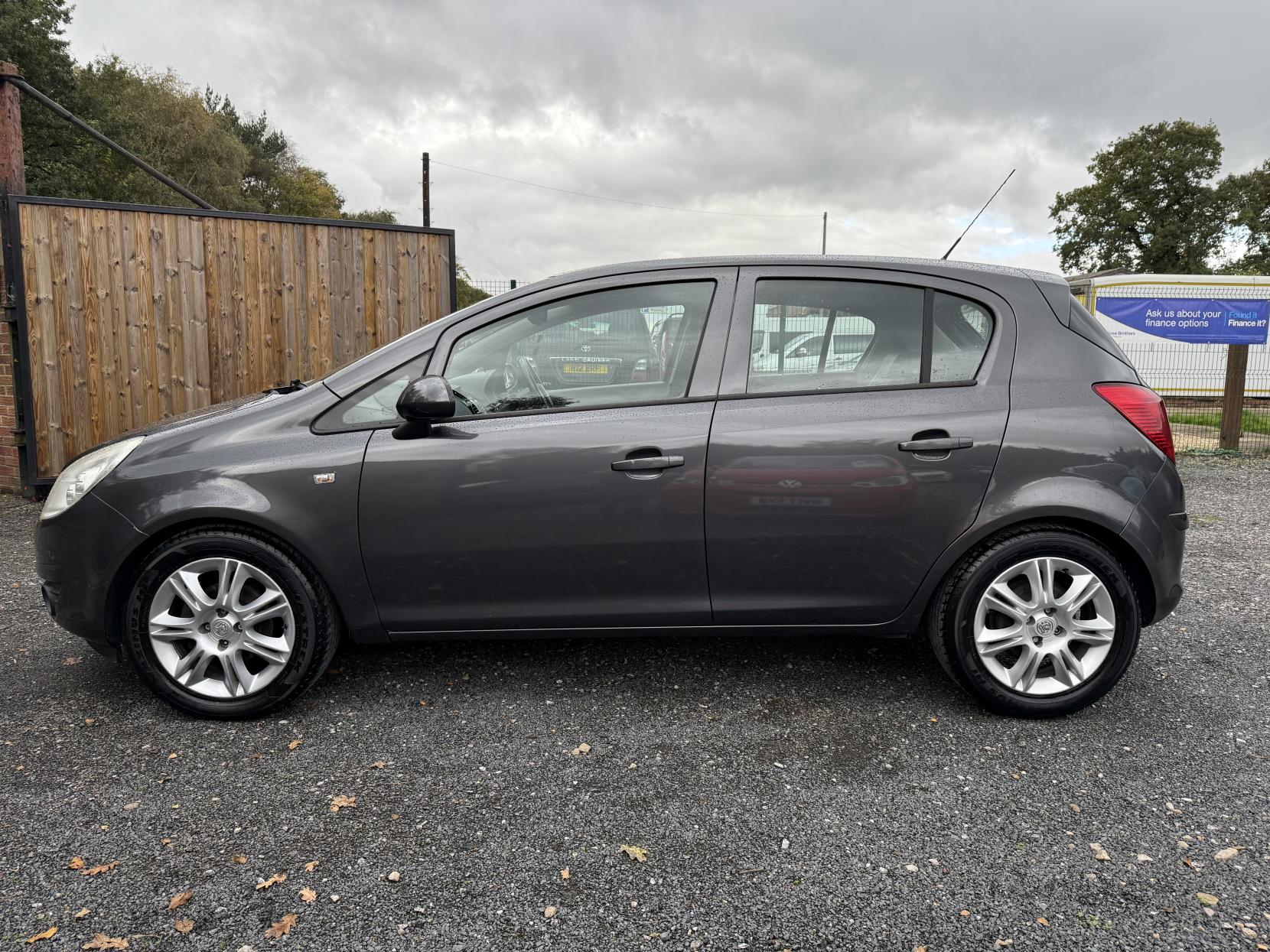Vauxhall Corsa 1.2i 16v SE Hatchback 5dr Petrol Manual (a/c) (124 g/km, 84 bhp)