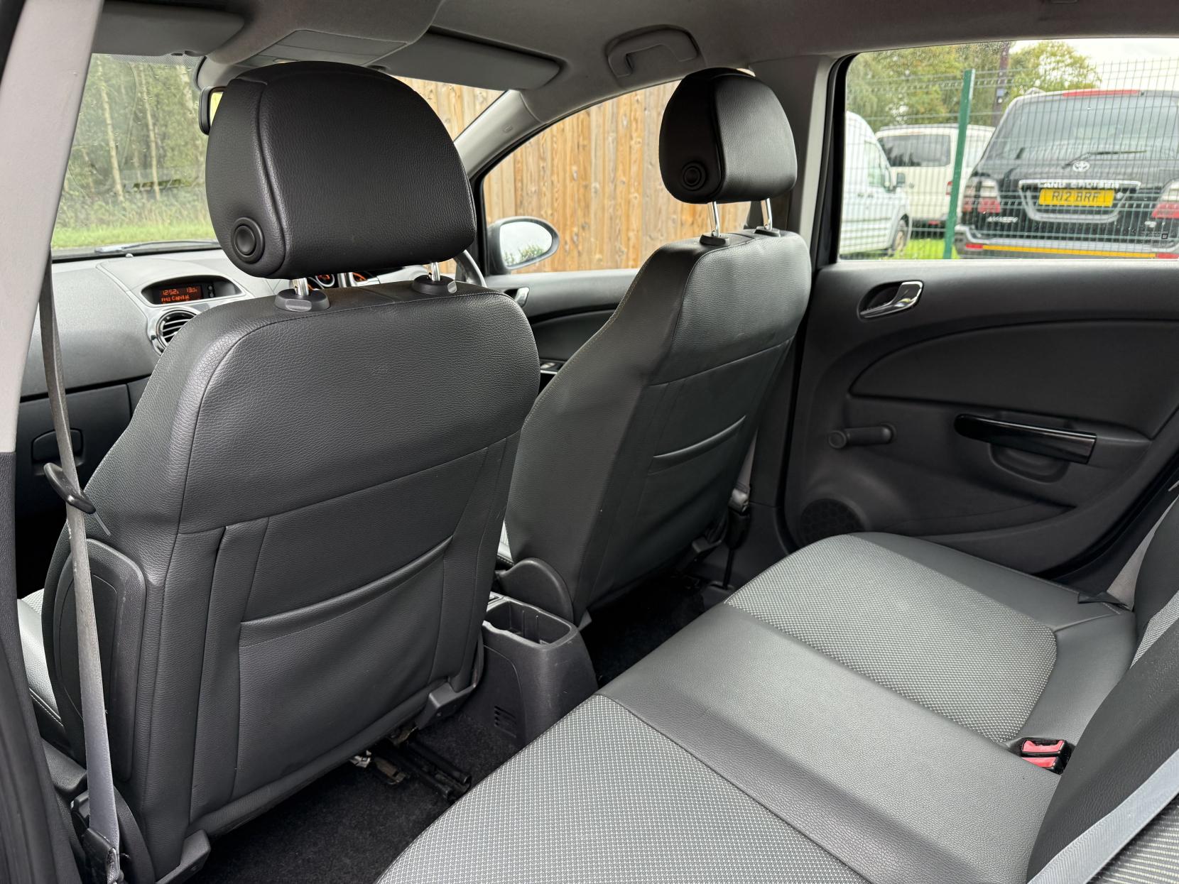 Vauxhall Corsa 1.2i 16v SE Hatchback 5dr Petrol Manual (a/c) (124 g/km, 84 bhp)