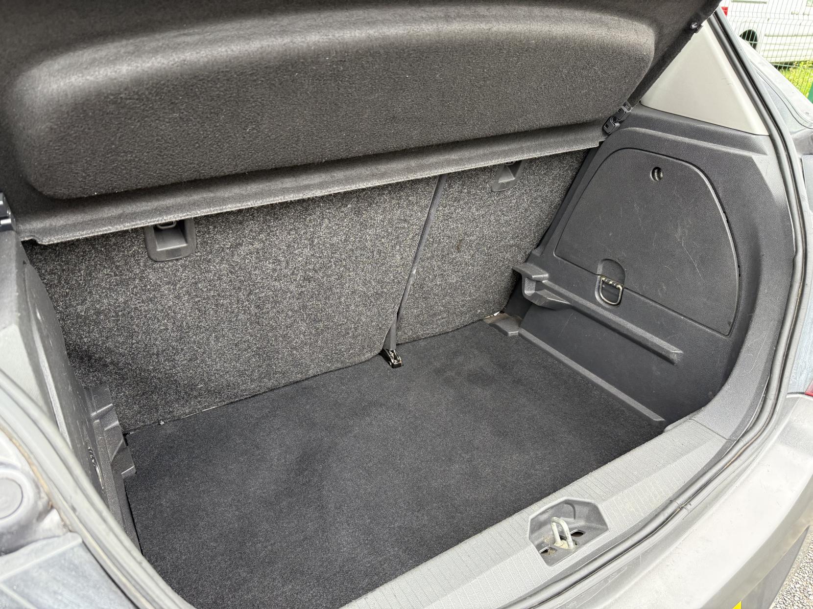 Vauxhall Corsa 1.2i 16v SE Hatchback 5dr Petrol Manual (a/c) (124 g/km, 84 bhp)