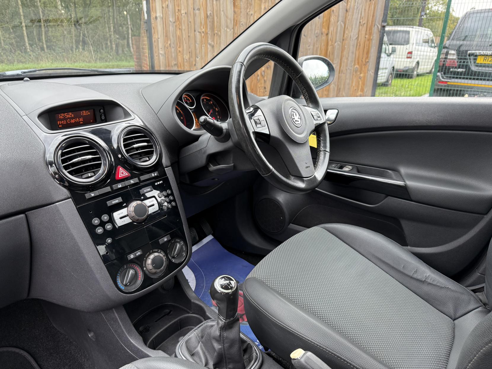 Vauxhall Corsa 1.2i 16v SE Hatchback 5dr Petrol Manual (a/c) (124 g/km, 84 bhp)