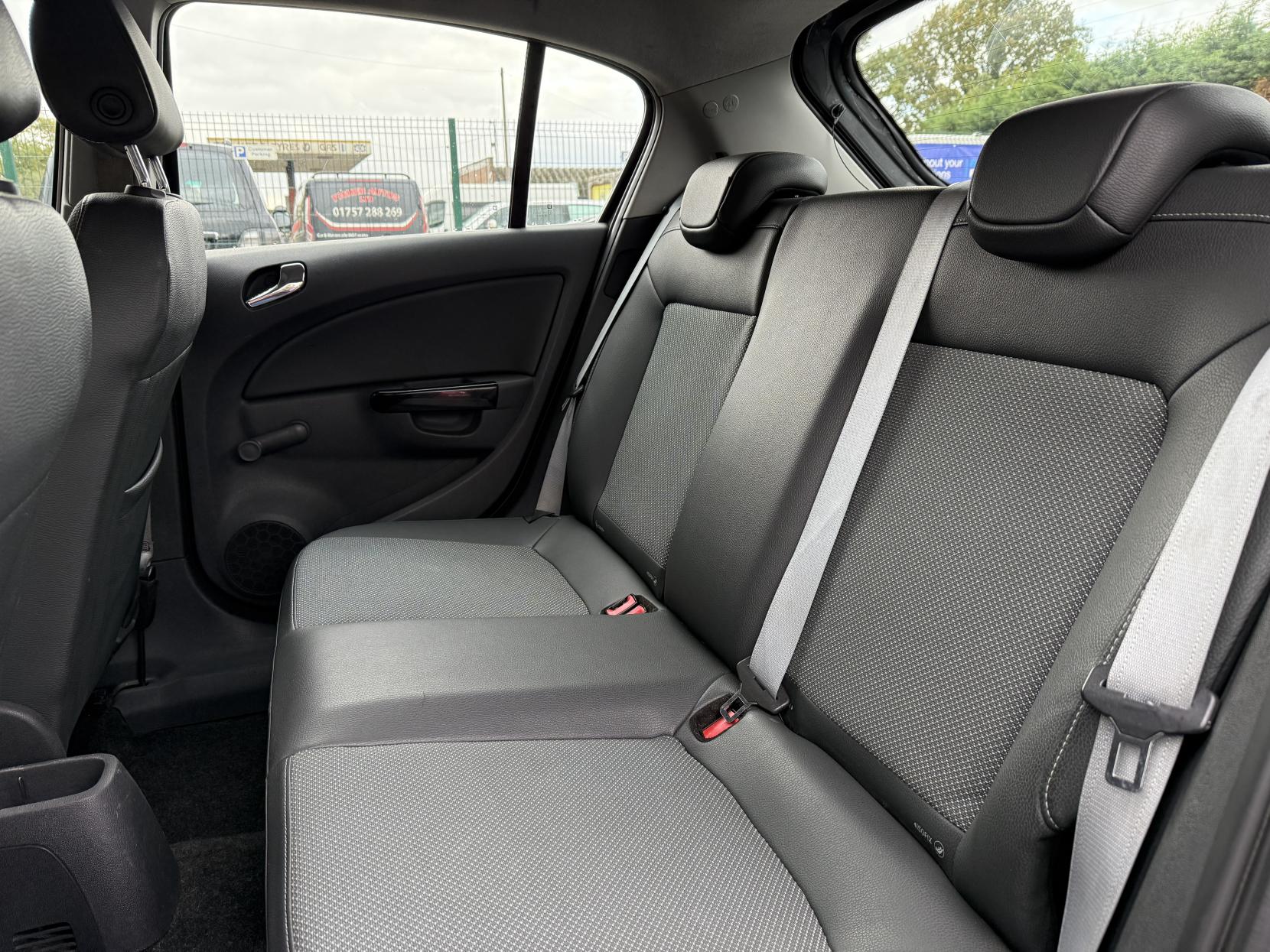 Vauxhall Corsa 1.2i 16v SE Hatchback 5dr Petrol Manual (a/c) (124 g/km, 84 bhp)