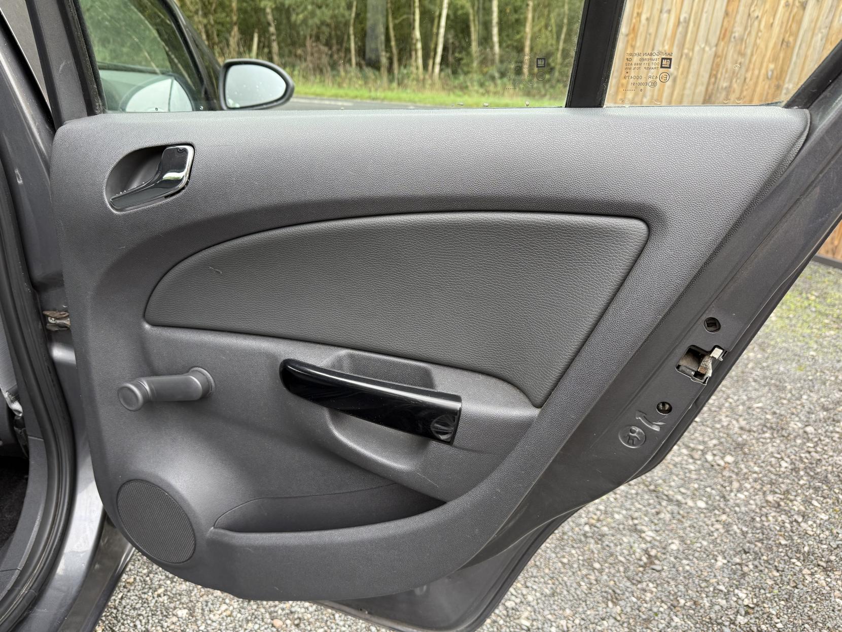 Vauxhall Corsa 1.2i 16v SE Hatchback 5dr Petrol Manual (a/c) (124 g/km, 84 bhp)