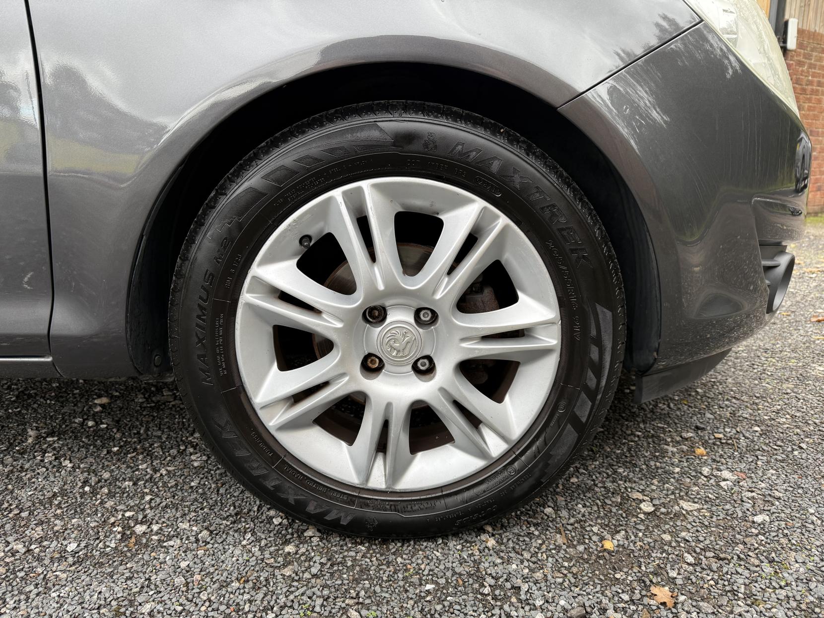 Vauxhall Corsa 1.2i 16v SE Hatchback 5dr Petrol Manual (a/c) (124 g/km, 84 bhp)