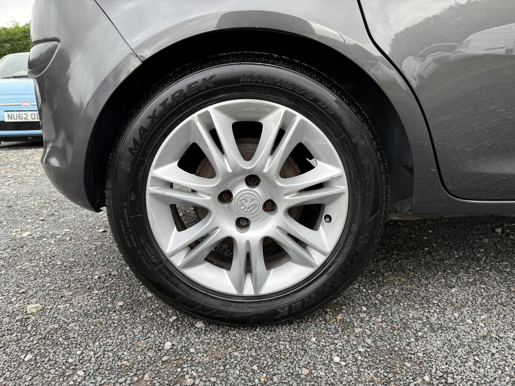 Vauxhall Corsa 1.2i 16v SE Hatchback 5dr Petrol Manual (a/c) (124 g/km, 84 bhp)