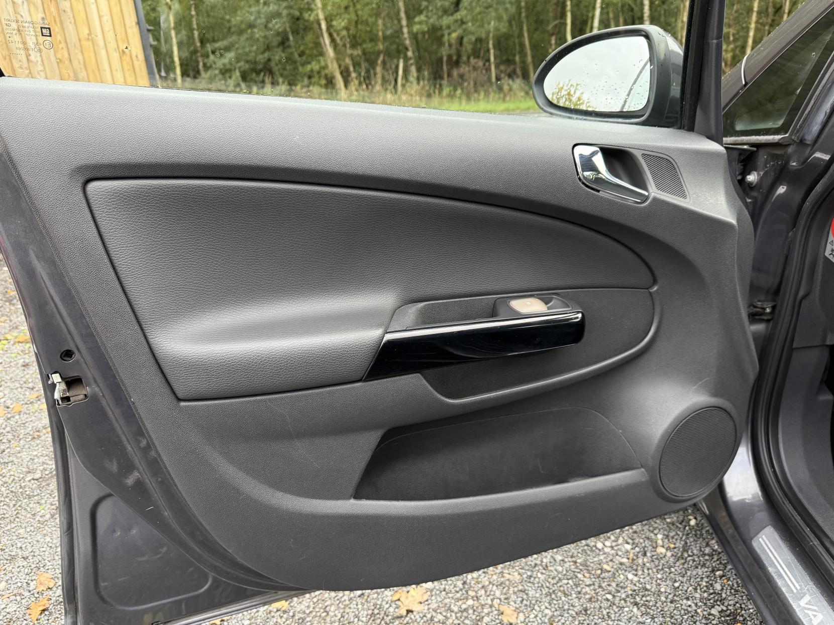 Vauxhall Corsa 1.2i 16v SE Hatchback 5dr Petrol Manual (a/c) (124 g/km, 84 bhp)