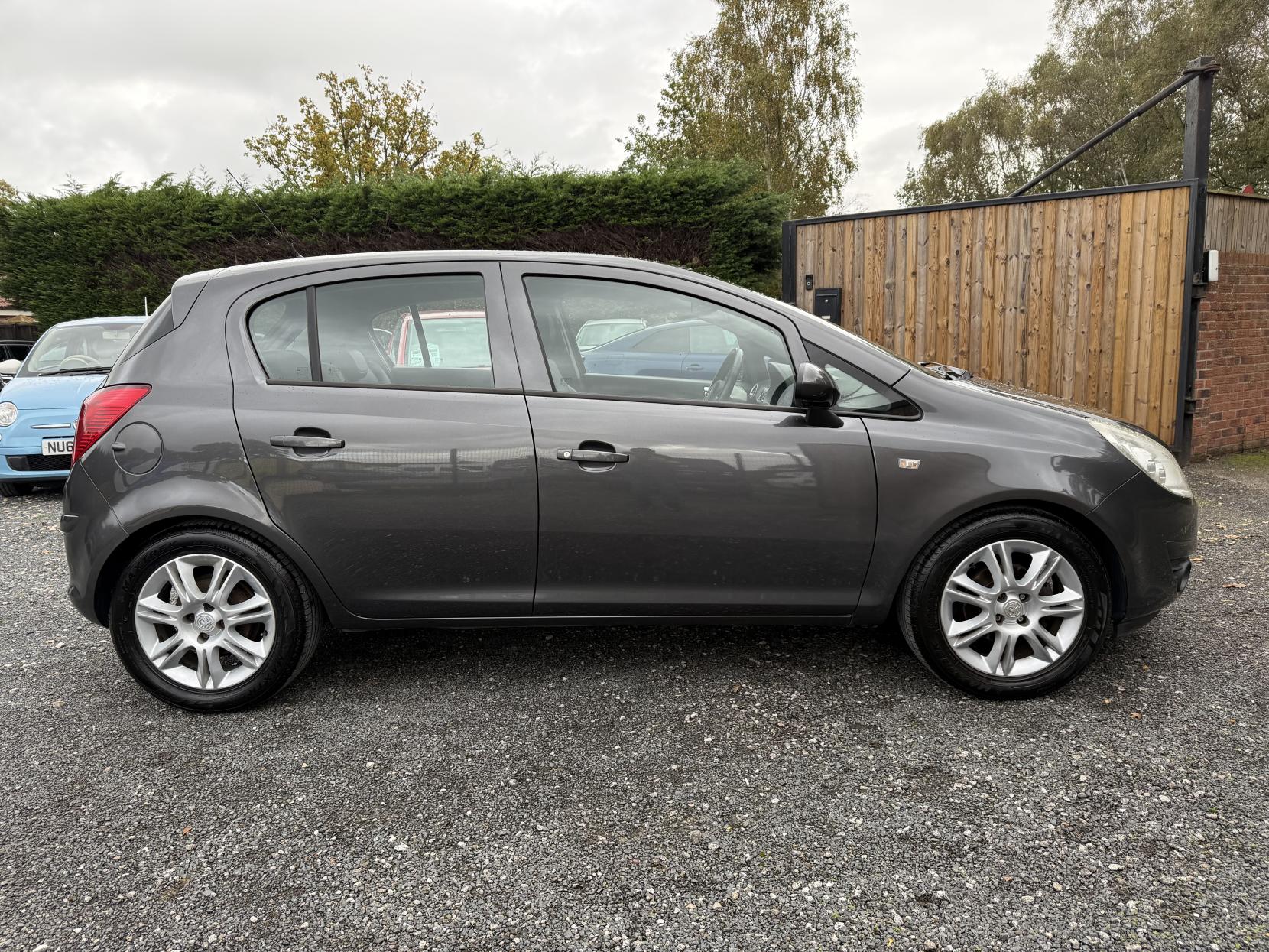 Vauxhall Corsa 1.2i 16v SE Hatchback 5dr Petrol Manual (a/c) (124 g/km, 84 bhp)