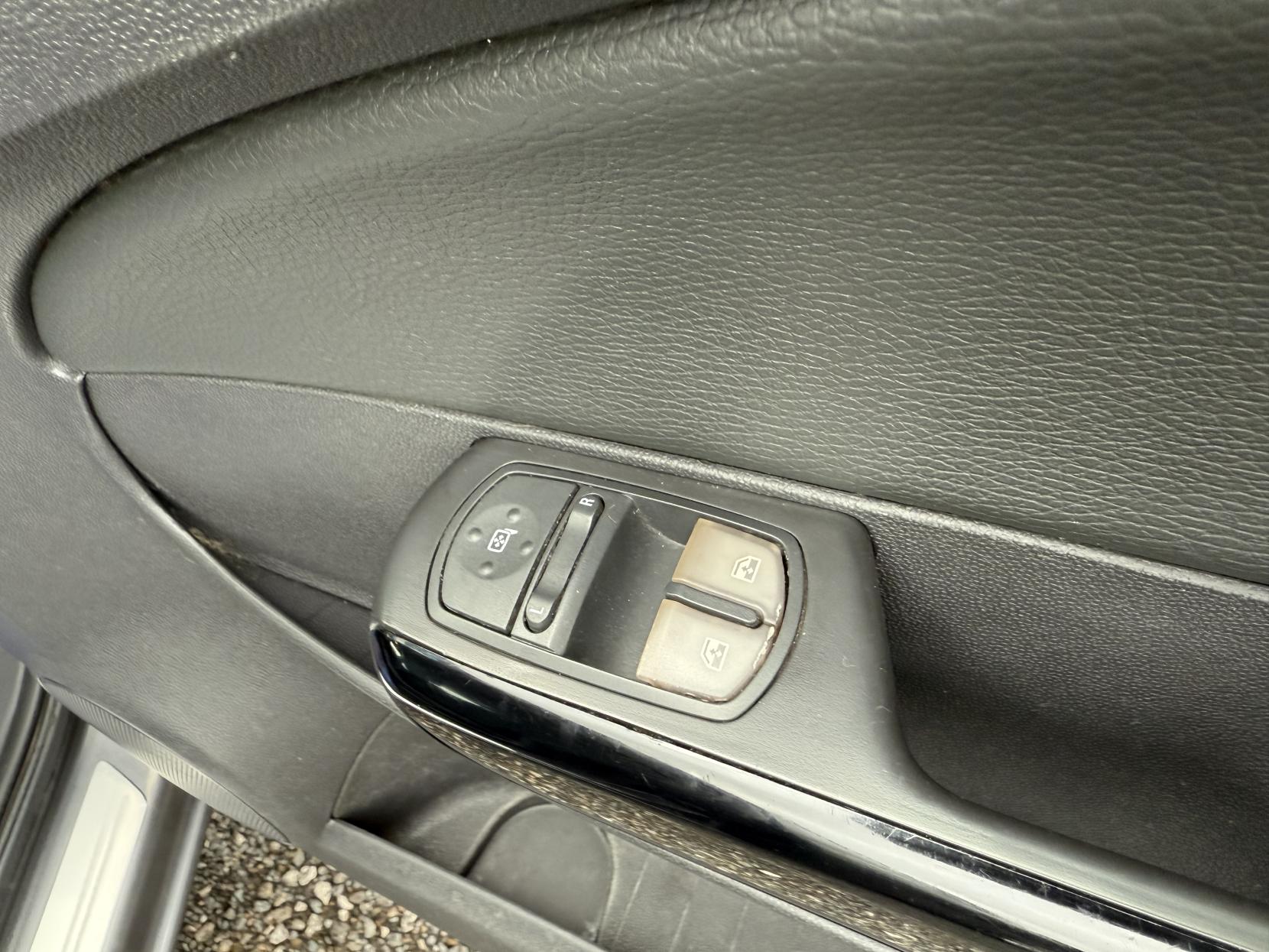 Vauxhall Corsa 1.2i 16v SE Hatchback 5dr Petrol Manual (a/c) (124 g/km, 84 bhp)