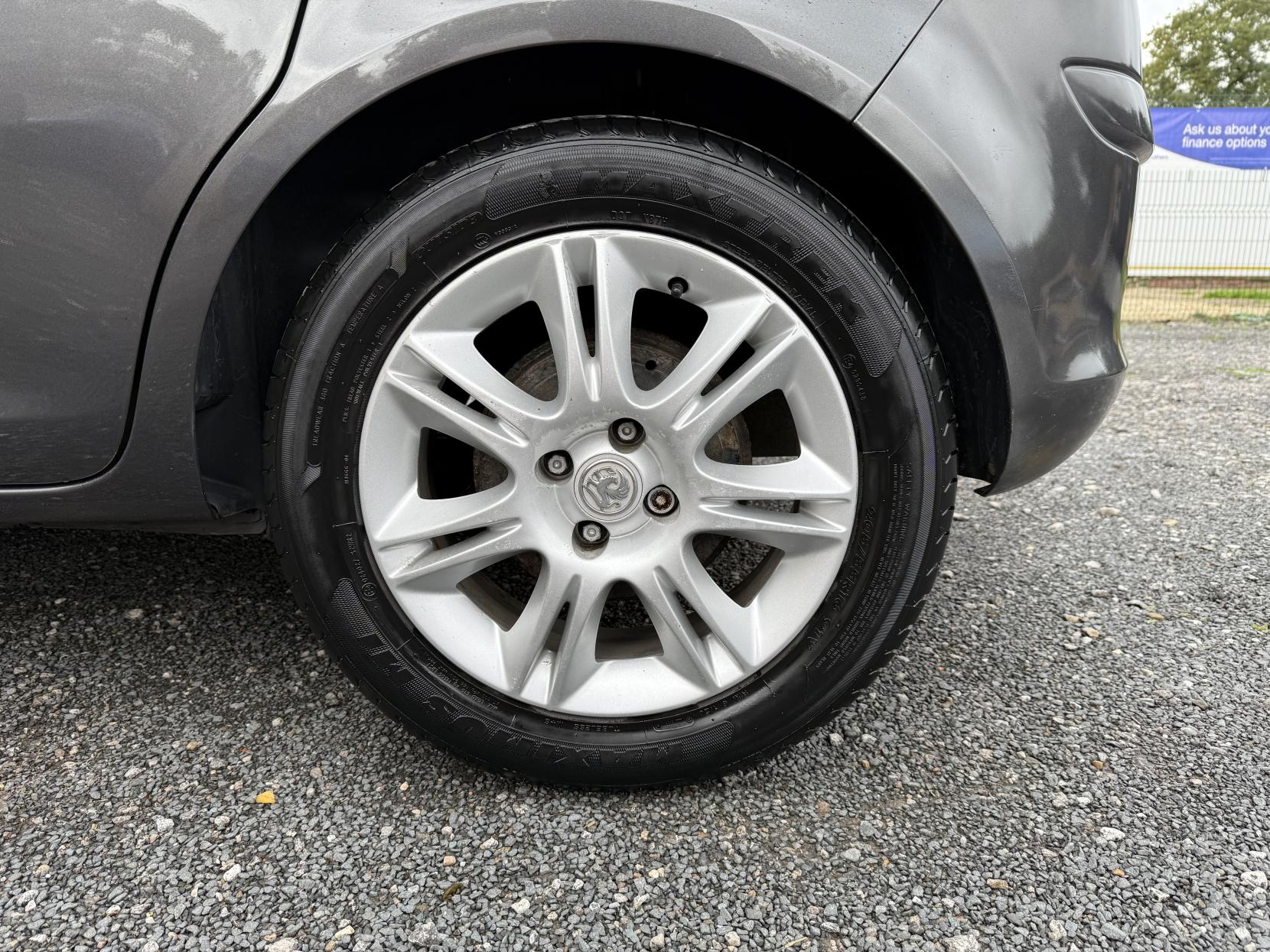 Vauxhall Corsa 1.2i 16v SE Hatchback 5dr Petrol Manual (a/c) (124 g/km, 84 bhp)