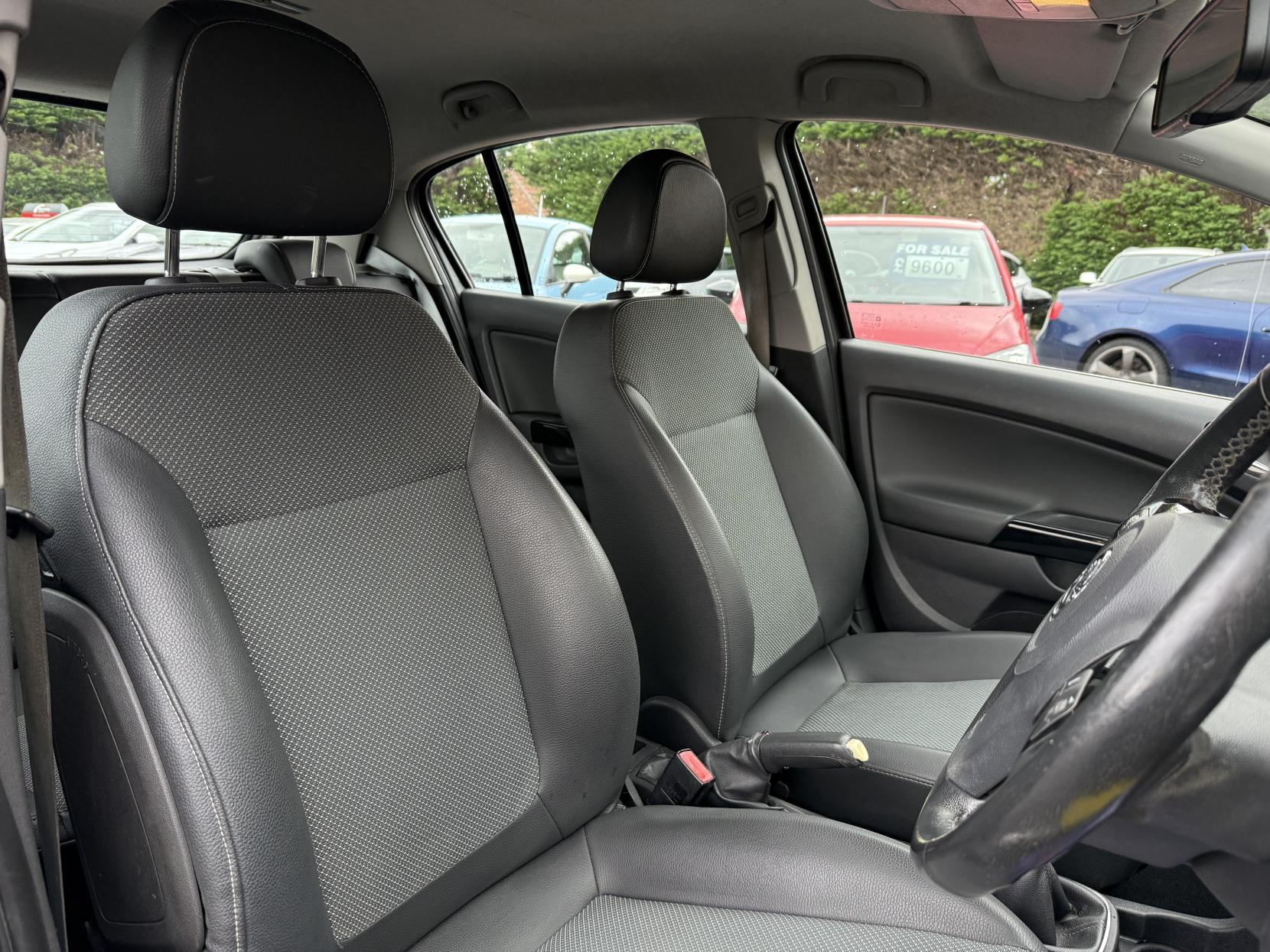 Vauxhall Corsa 1.2i 16v SE Hatchback 5dr Petrol Manual (a/c) (124 g/km, 84 bhp)