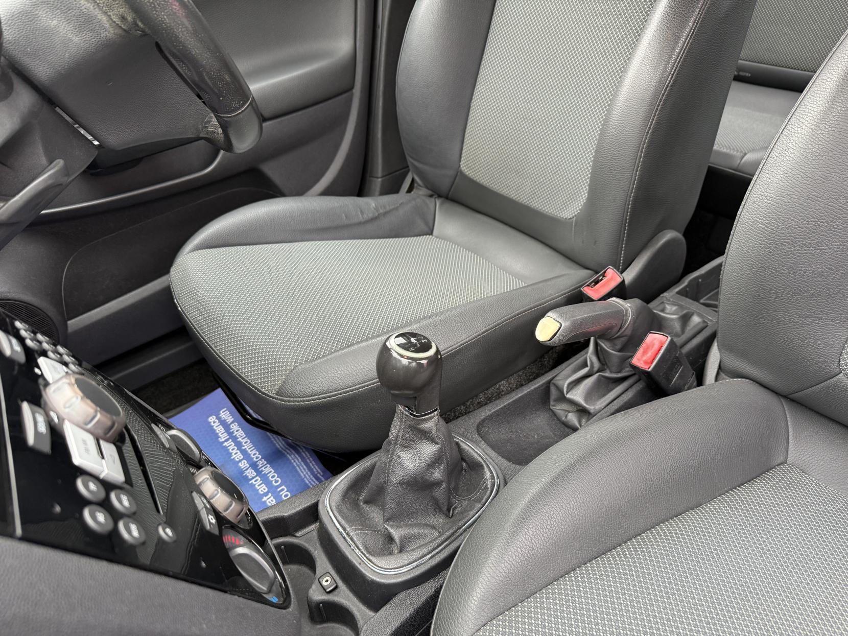 Vauxhall Corsa 1.2i 16v SE Hatchback 5dr Petrol Manual (a/c) (124 g/km, 84 bhp)