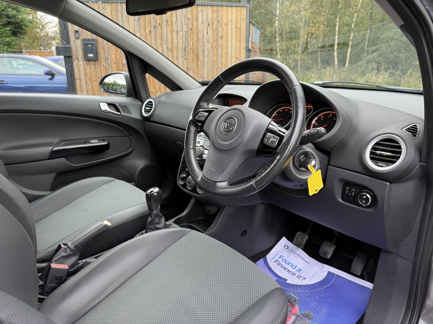 Vauxhall Corsa 1.2i 16v SE Hatchback 5dr Petrol Manual (a/c) (124 g/km, 84 bhp)